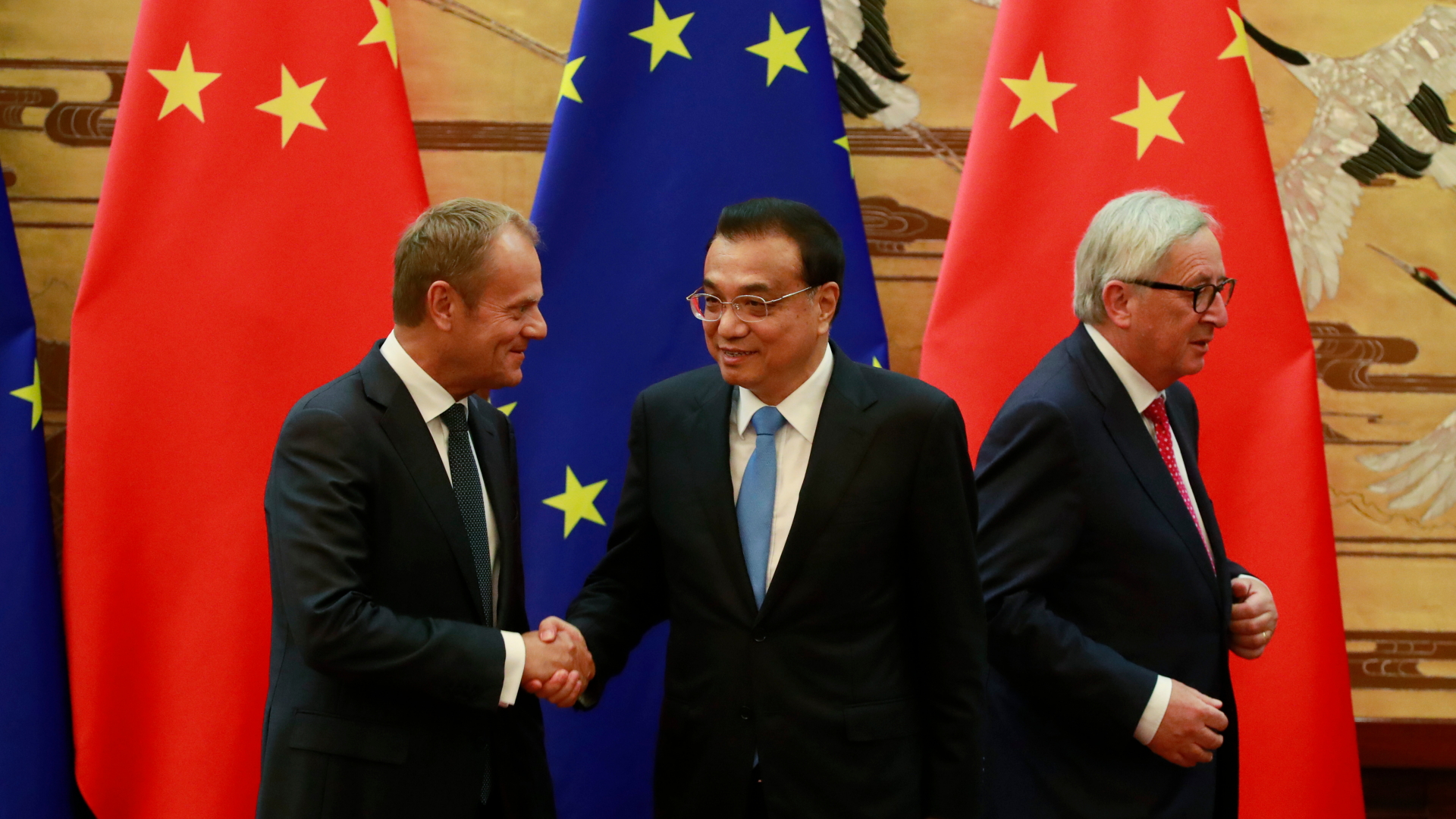 EU-Ratspräsident Donald Tusk, Chinas Premier Li Keqiang und EU-Kommissionschef Jean-Claude Juncker. | HOW HWEE YOUNG/EPA-EFE/REX/Shutt
