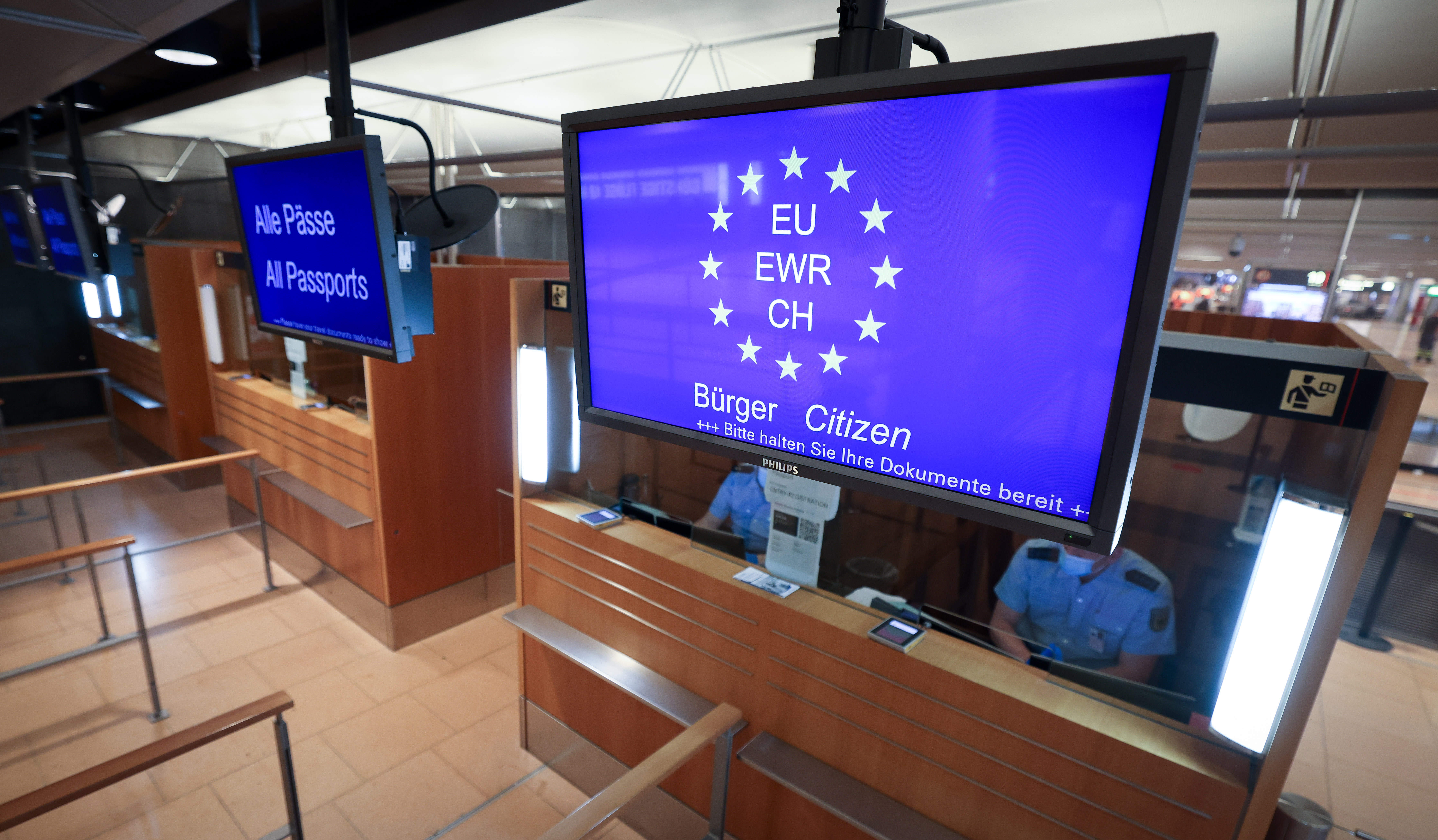 Einreisekontrolle an einem EU-Flughafen | picture alliance/dpa