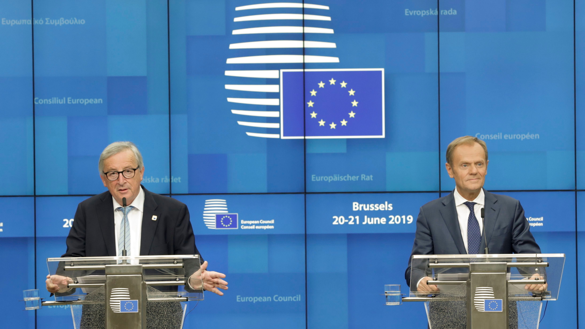 EU-Kommissionspräsident Juncker (l.) und Ratspräsident Tusk. | OLIVIER HOSLET/EPA-EFE/REX