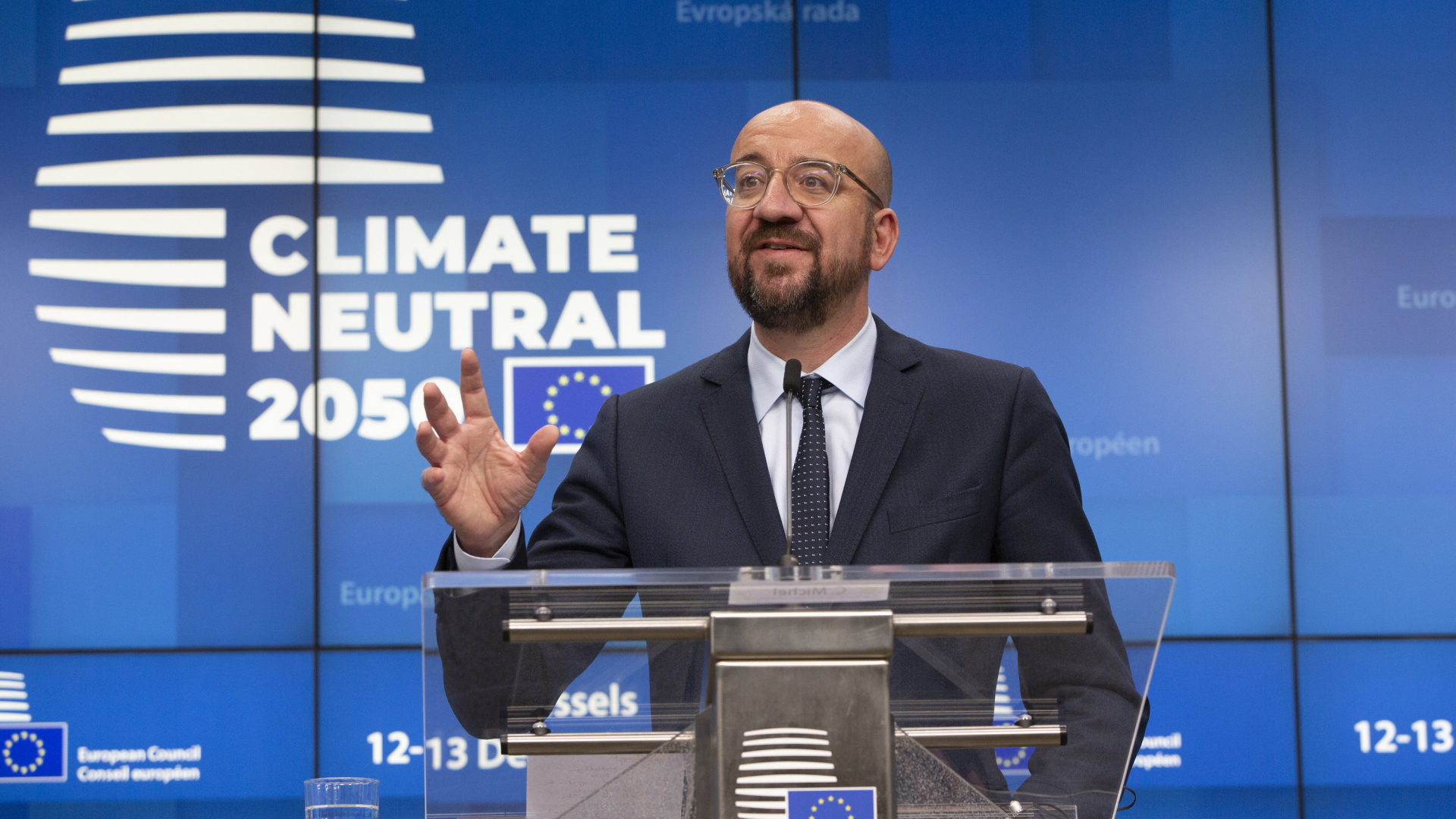 EU-Ratspräsident Charles Michel spricht nach dem Kompromiss zu den EU-Klimazielen. | AP
