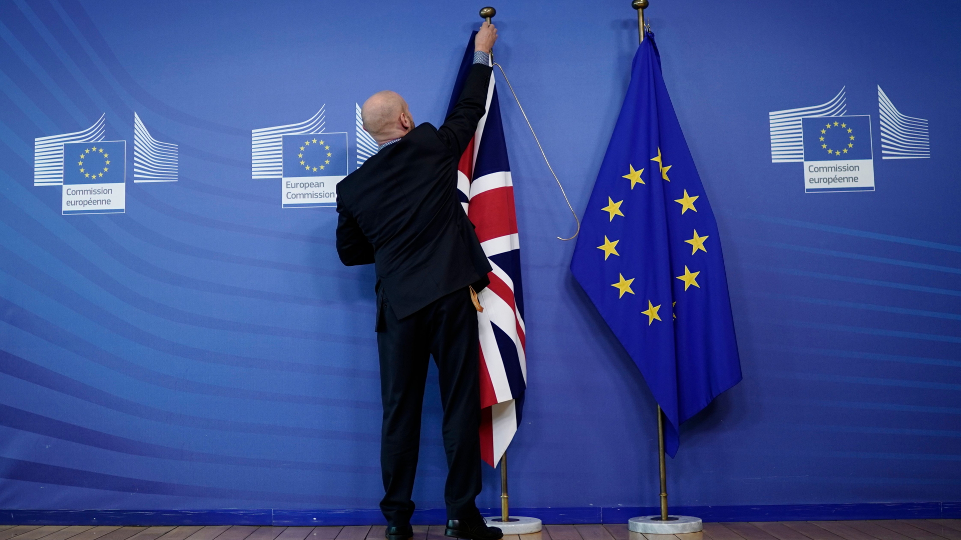 Flaggen der EU und Großbritanniens