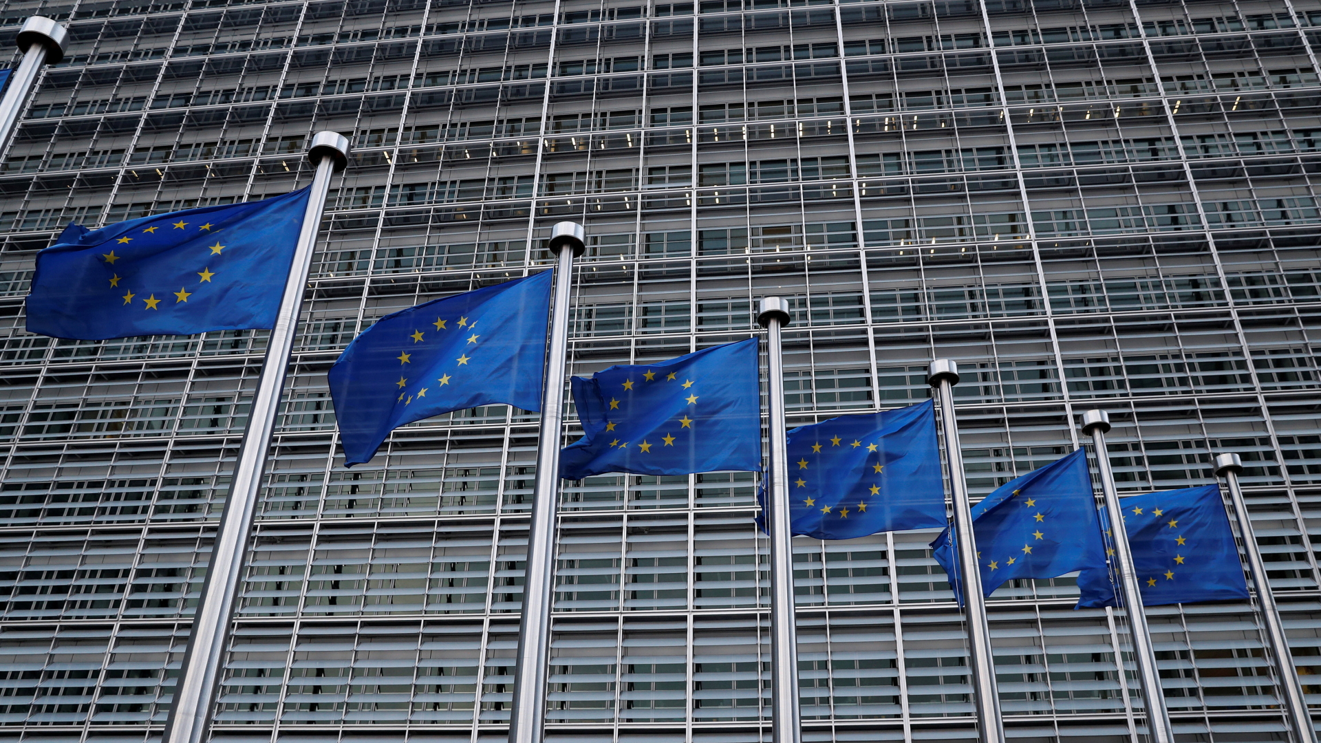 Mitarbeiter am Hauptquartier der EU-Kommission in Brüssel | Bildquelle: REUTERS