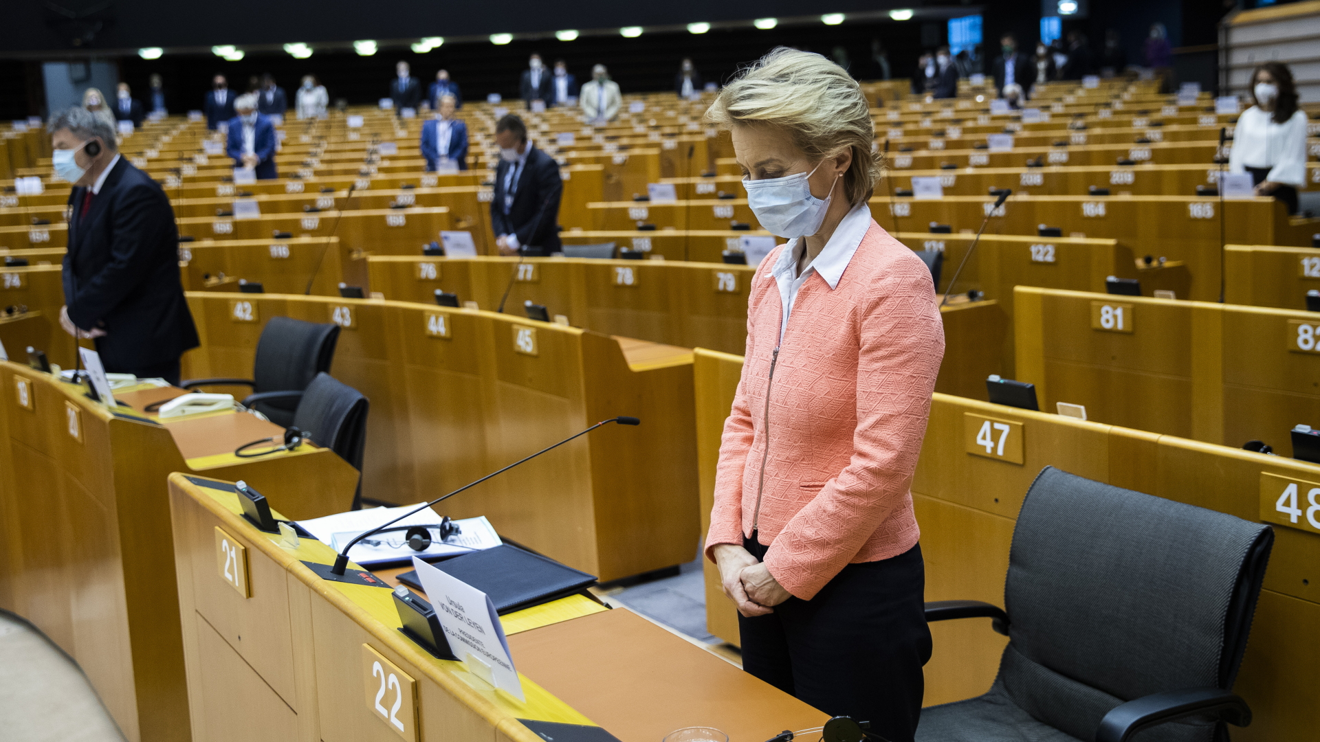 EU-Kommissionschefin von der Leyen mit Maske im Europaparlament.