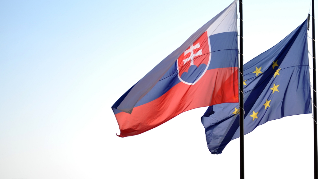Flagen von EU und Slowakei | null