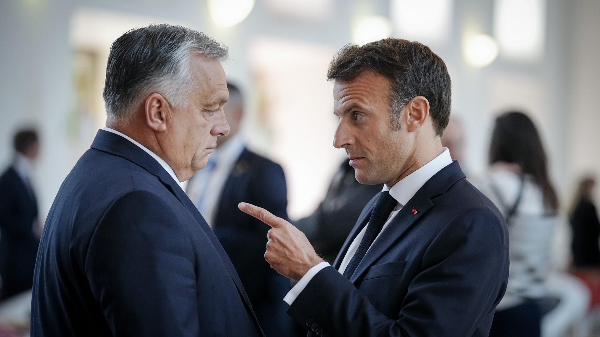 Viktor Orban und Emmanuel Macron auf einem EU-Gipfel in Prag | dpa