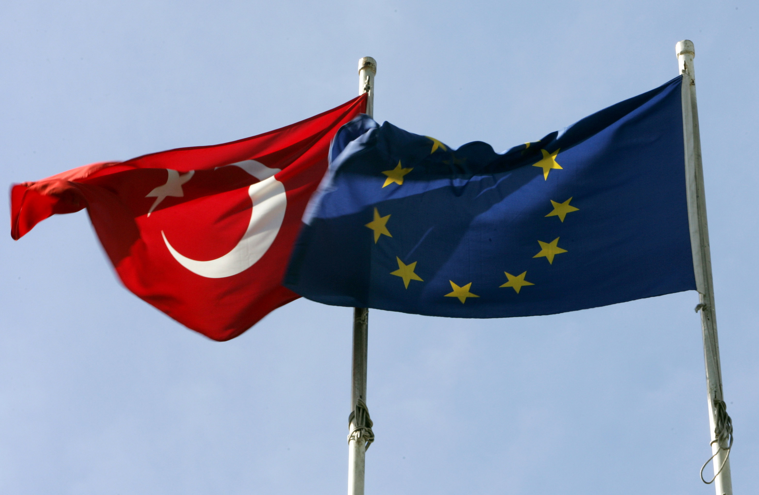 EU-Türkei-Flaggen