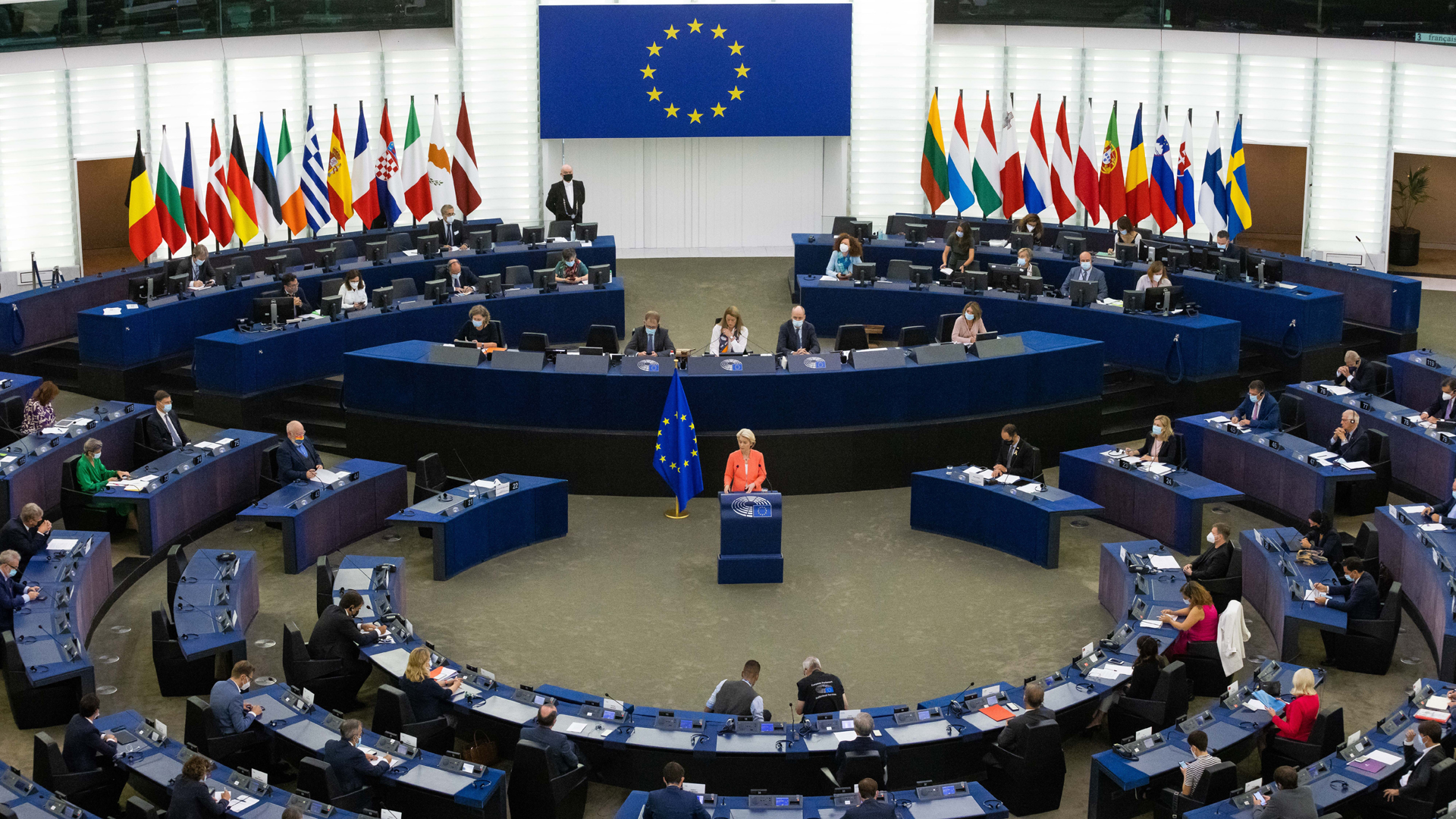 Ursula von der Leyen spricht im Europäischen Parlament. | picture alliance/dpa
