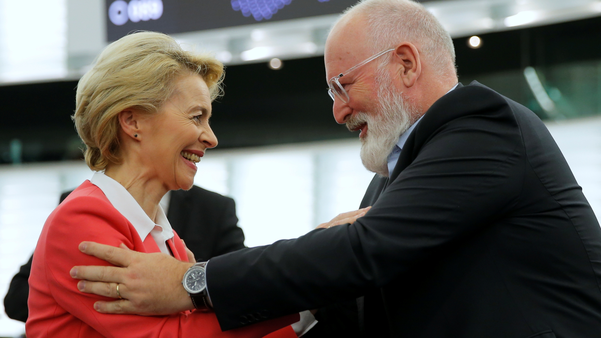Die neue Kommissionschefin Ursula von der Leyen und Frans Timmermans. | REUTERS