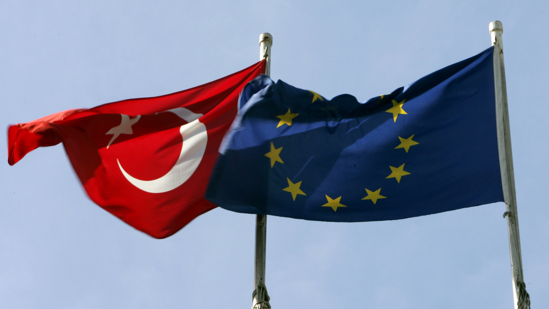Flagge der Türkei und der EU | dpa