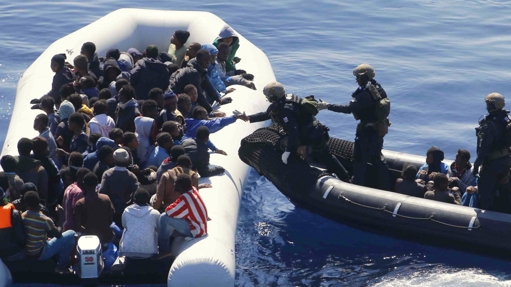 EU-Operation "Sophia": Deutsche Marinesoldaten retten Flüchtlinge im Mittelmeer | null