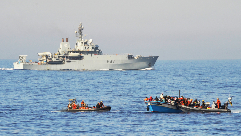 EU-Operation "Sophia": Rettung von Flüchtlingen im Mittelmeer | Bildquelle: dpa