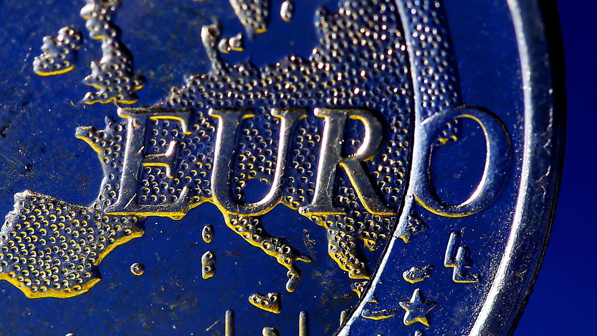 Euro-Schriftzug auf einer Münze | dpa