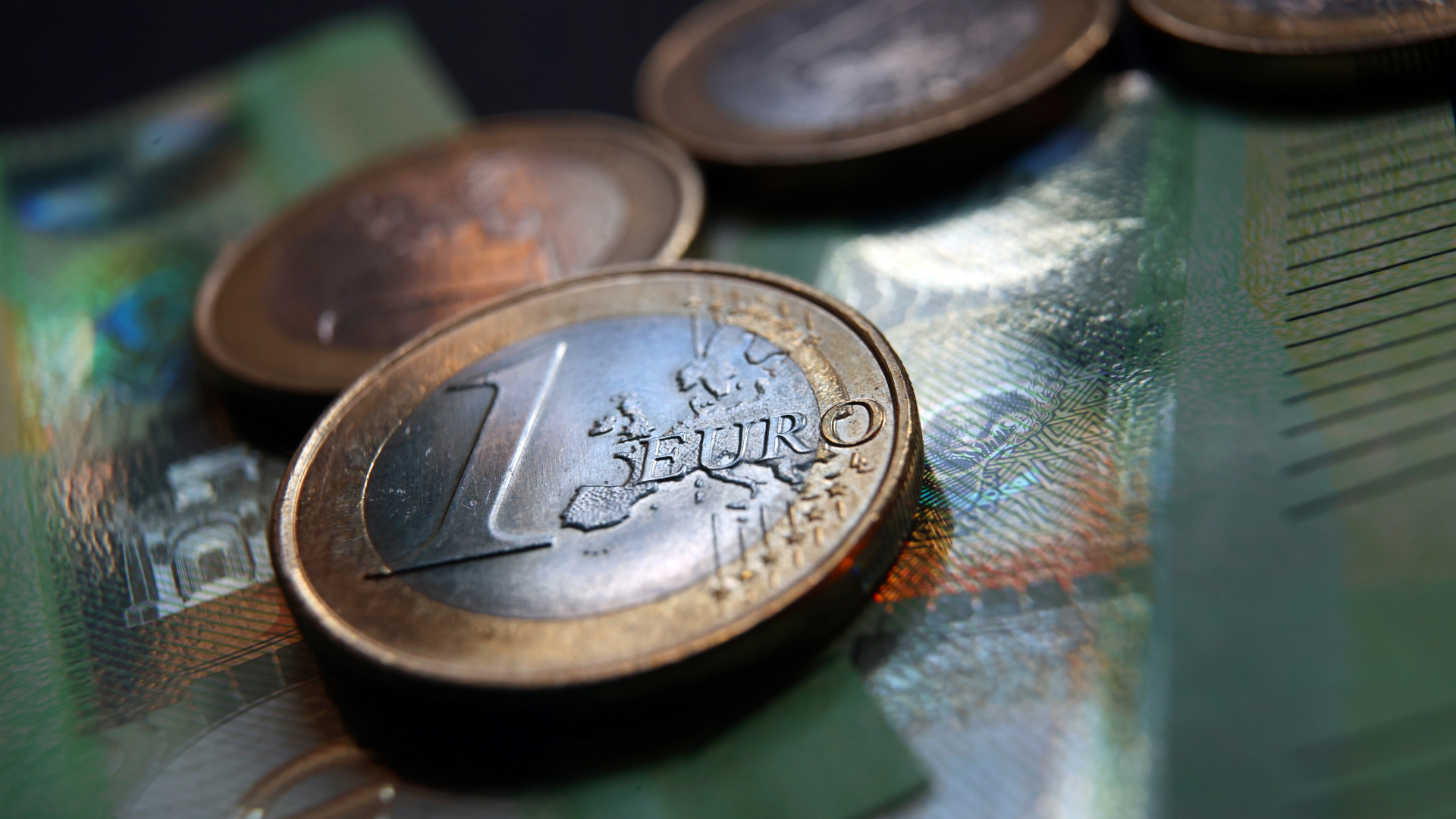 Euro-Münzen und Geldscheine | dpa