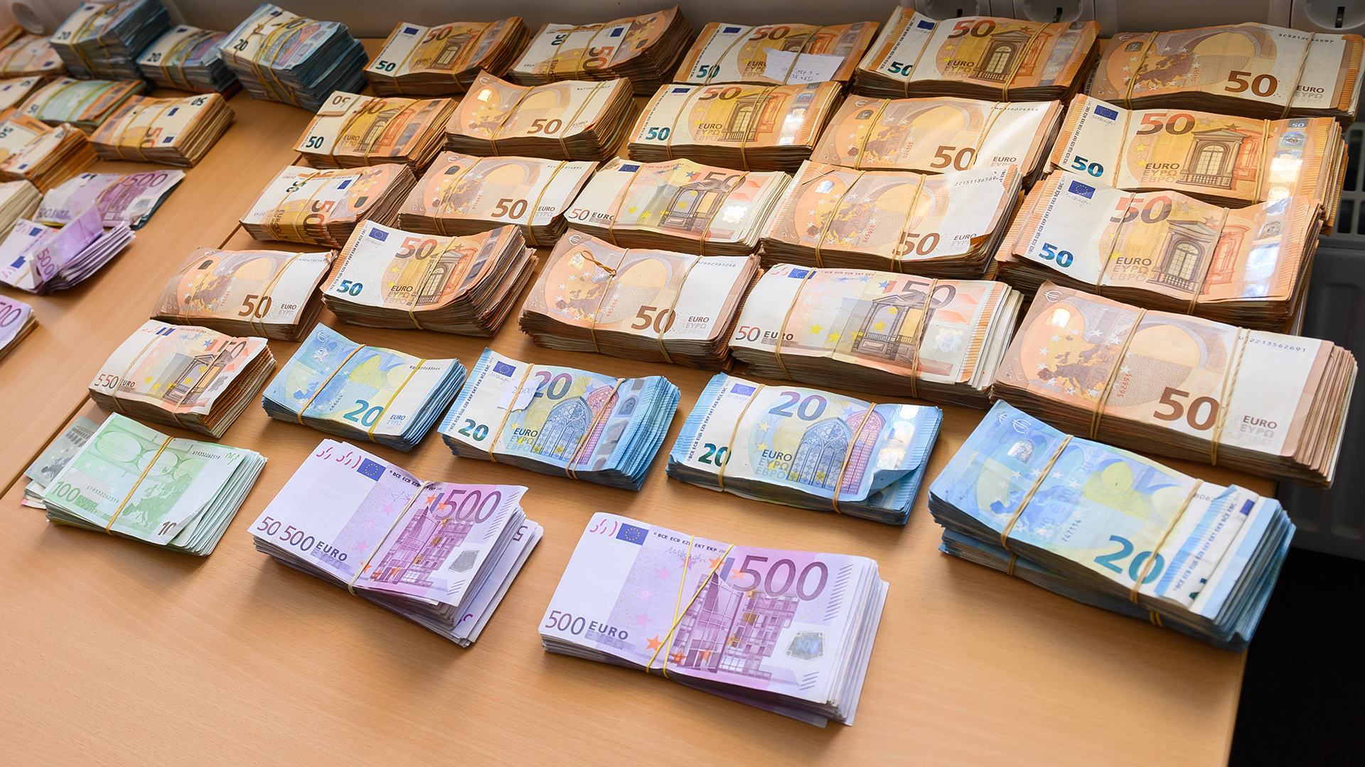 Beschlagnahmte Euro-Banknoten | dpa