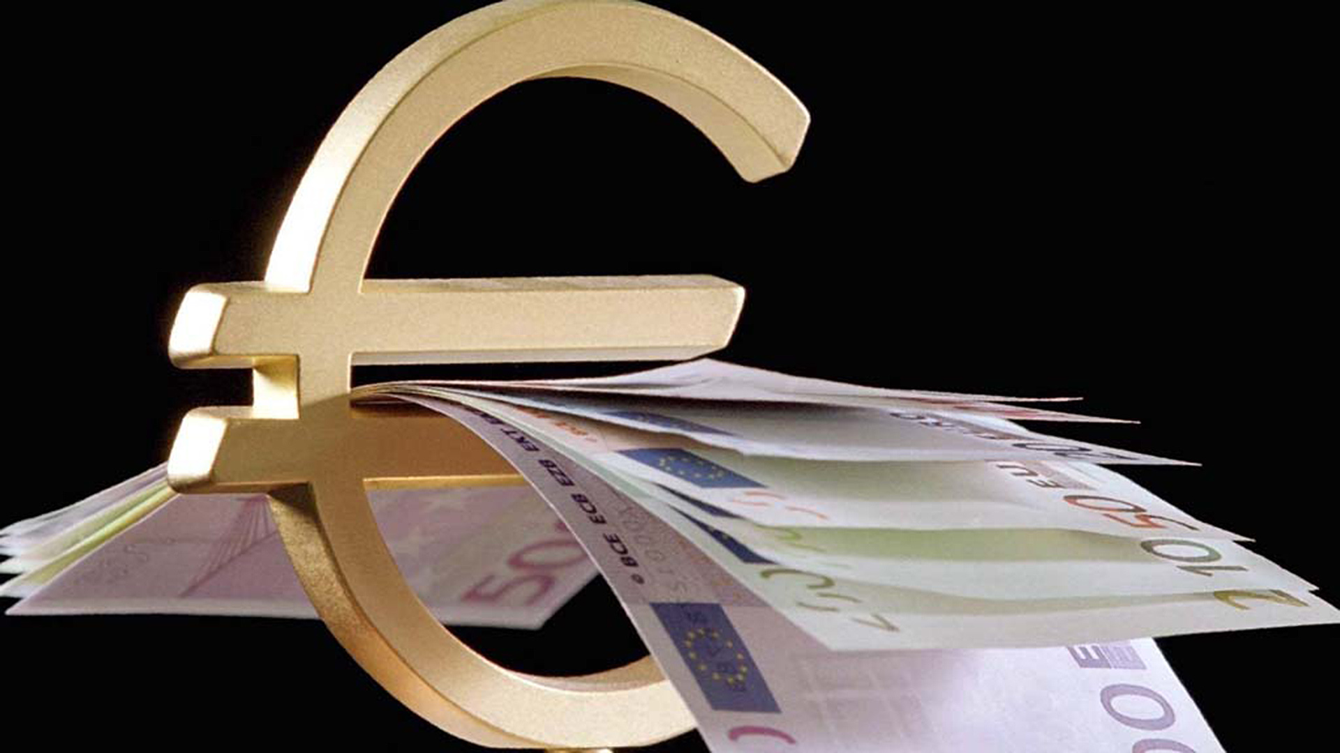 Euro-Symbol mit Geldscheinen