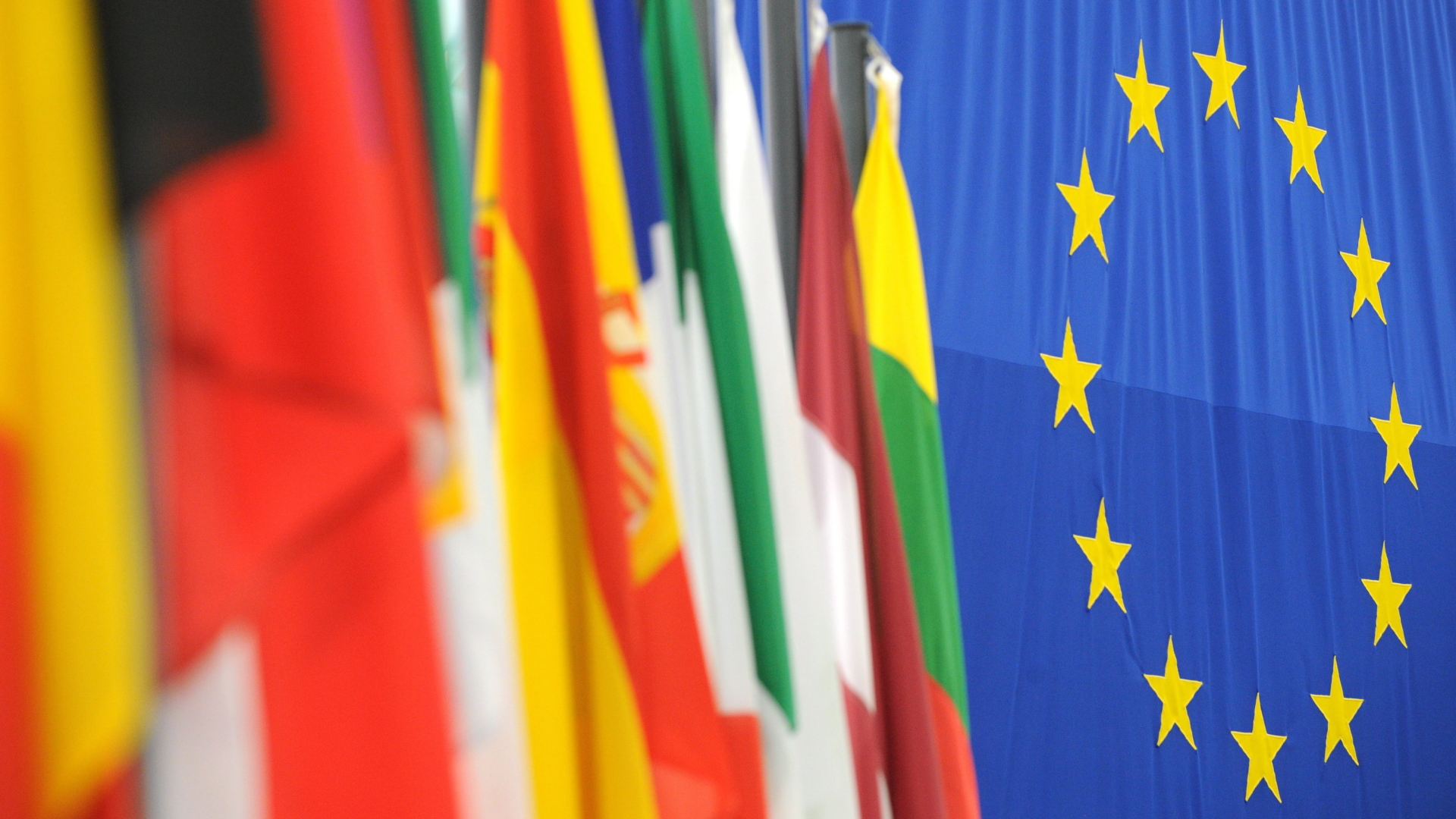 Die Flaggen der Europäischen Union und ihrer Mitgliedsstaaten. | Bildquelle: dpa