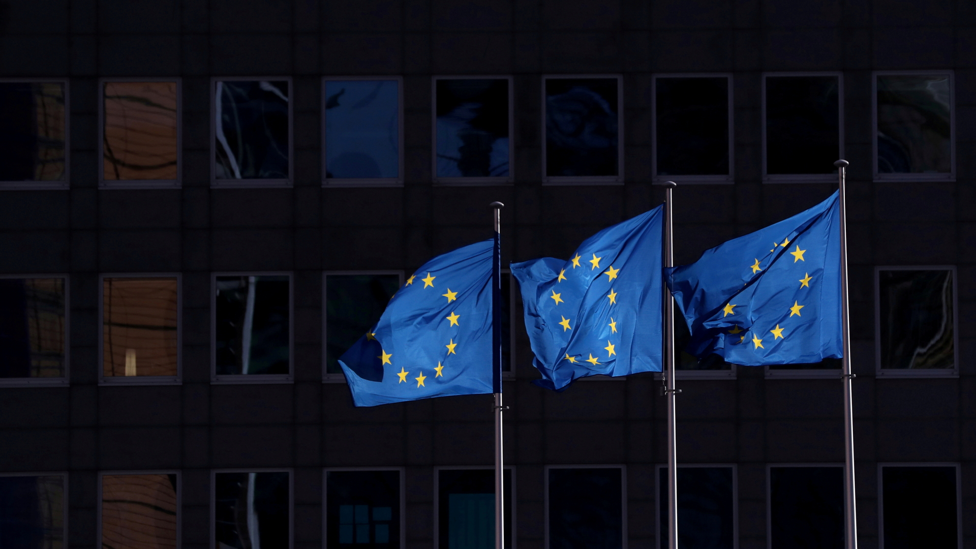 EU-Flaggen in Brüssel. | REUTERS