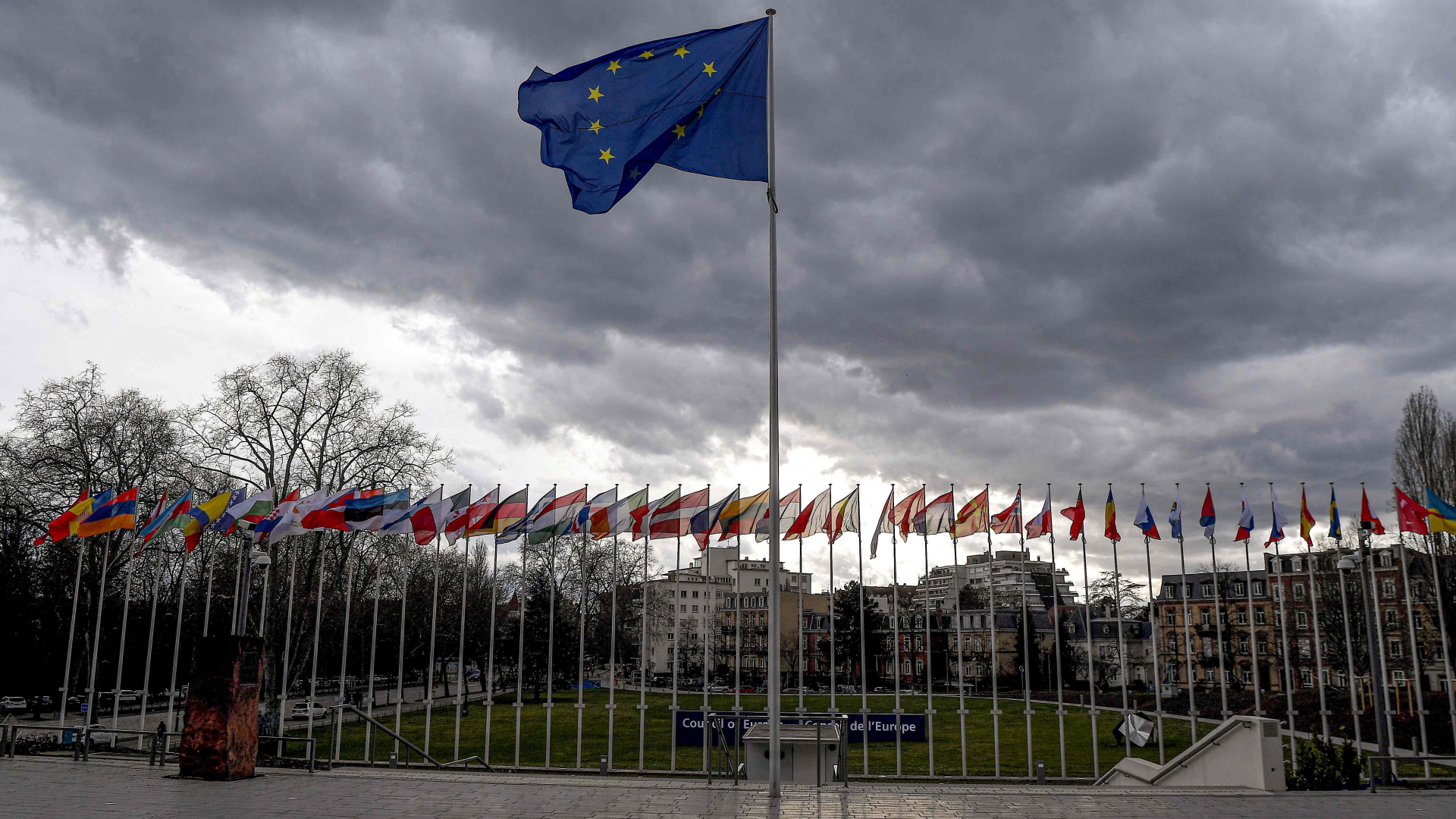 Nationalflaggen und die EU-Fahne von dem Europarat in Straßburg, Frankreich. | AFP