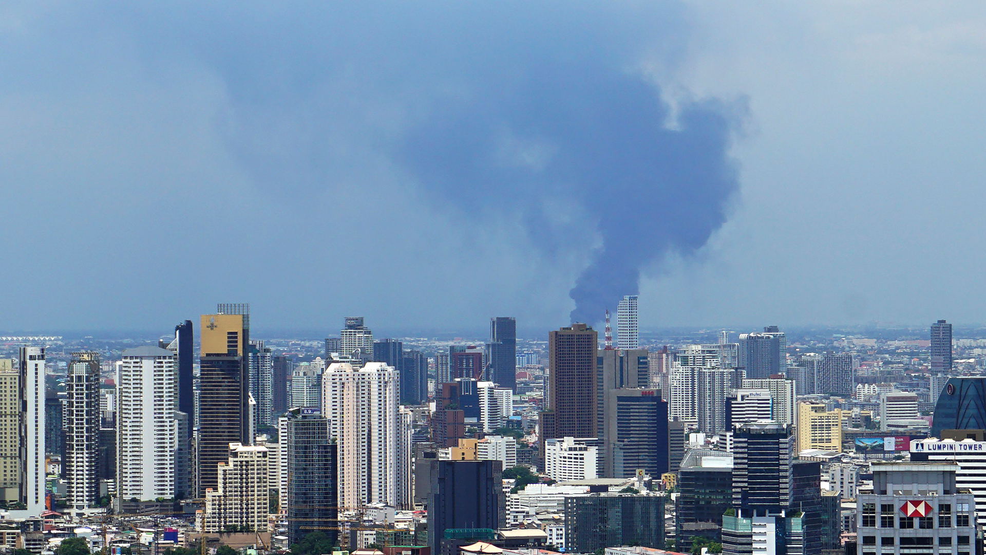 Rauchwolke nach einer Explosion in Bangkok