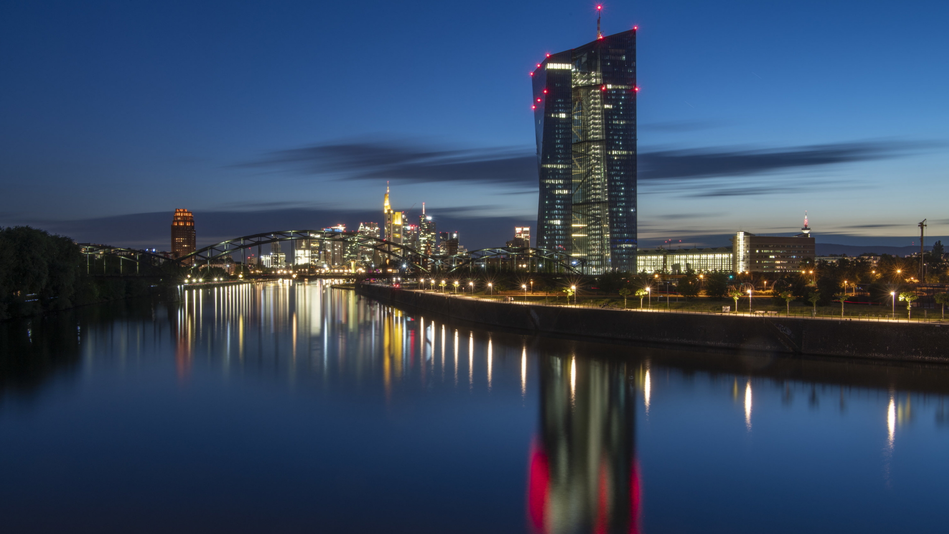 Das Gebäude der Europäischen Zentralbank (EZB) in Frankfurt am Main | dpa