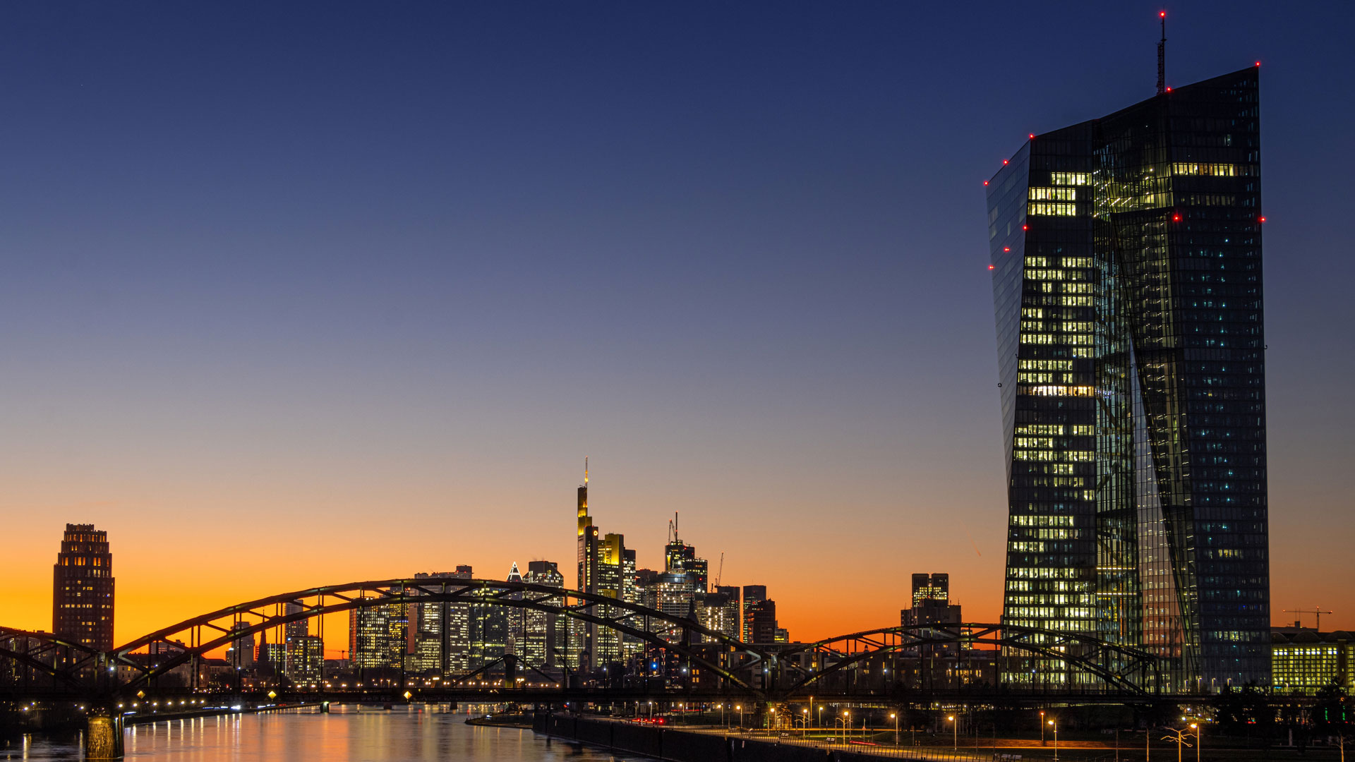 Europäische Zentralbank (EZB) in Frankfurt | picture alliance / greatif