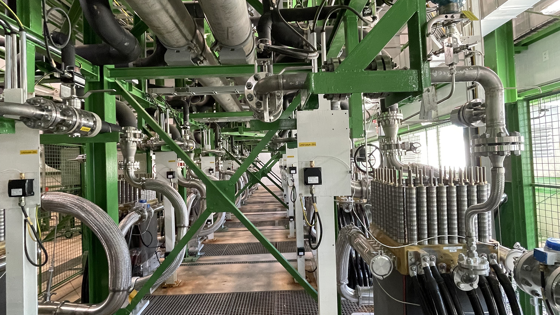 Im Inneren einer Fabrik für grünen Wasserstoff | Reinhard Spiegelhauer