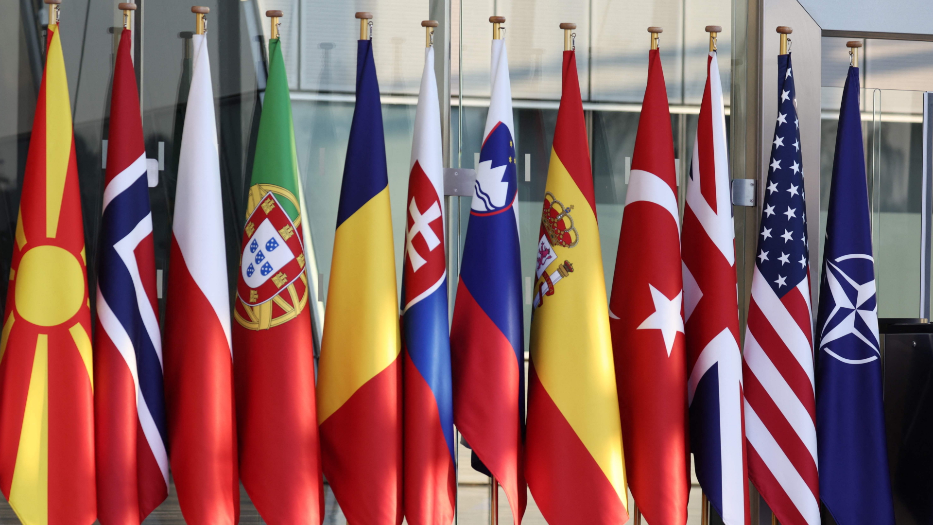 Fahnen vor dem NATO-Gipfel in Brüssel | AFP
