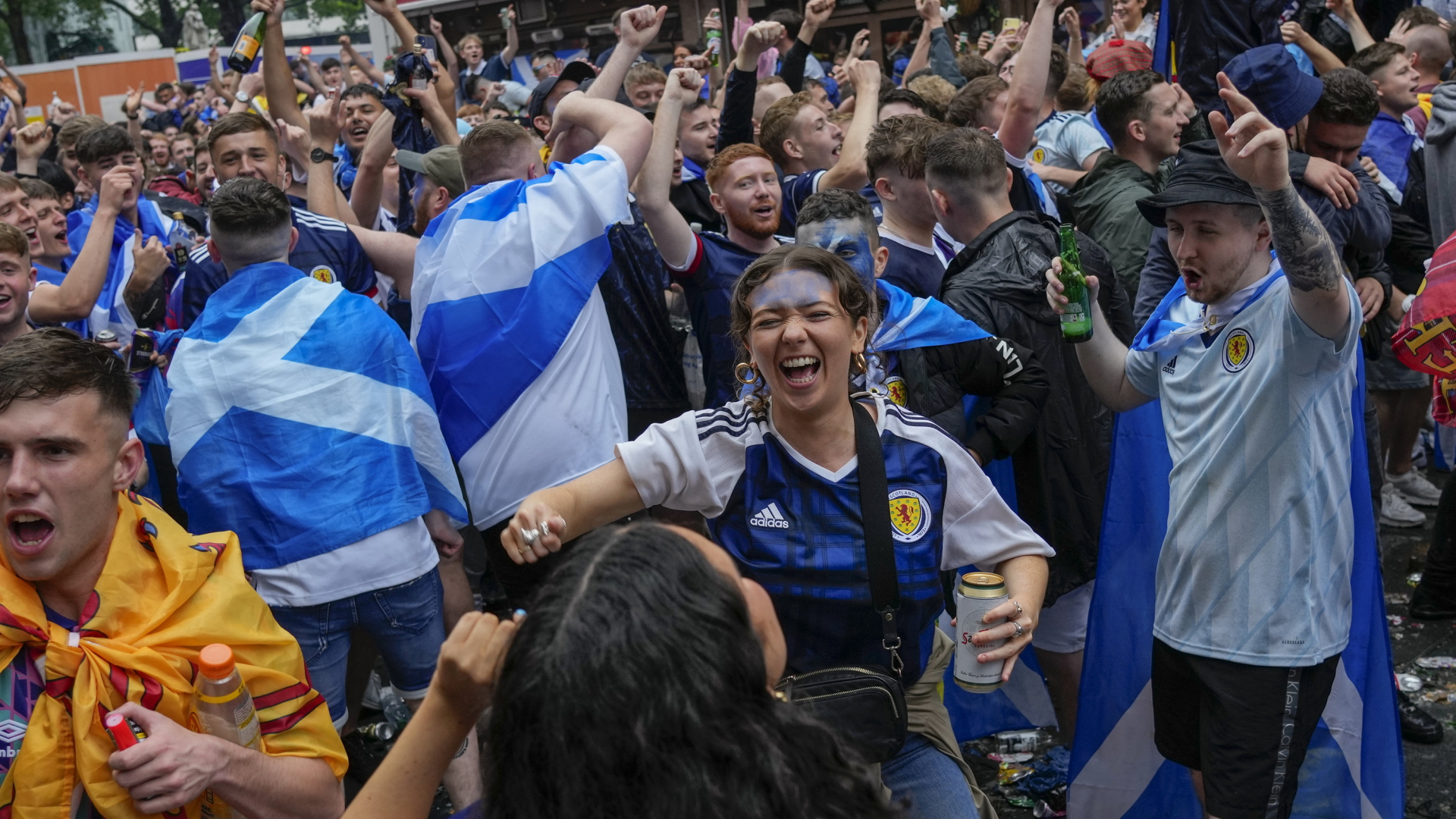 Schottische Fans auf dem Leicester Square in London | AP
