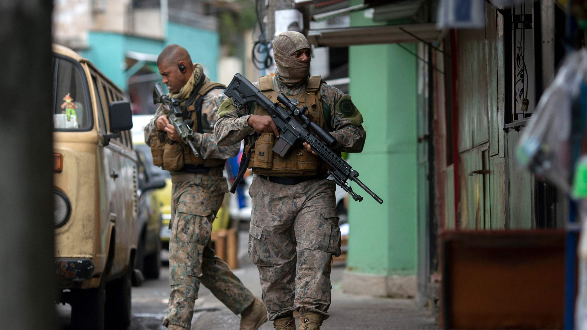 Brasilianische Polizisten in einer Favela | AFP