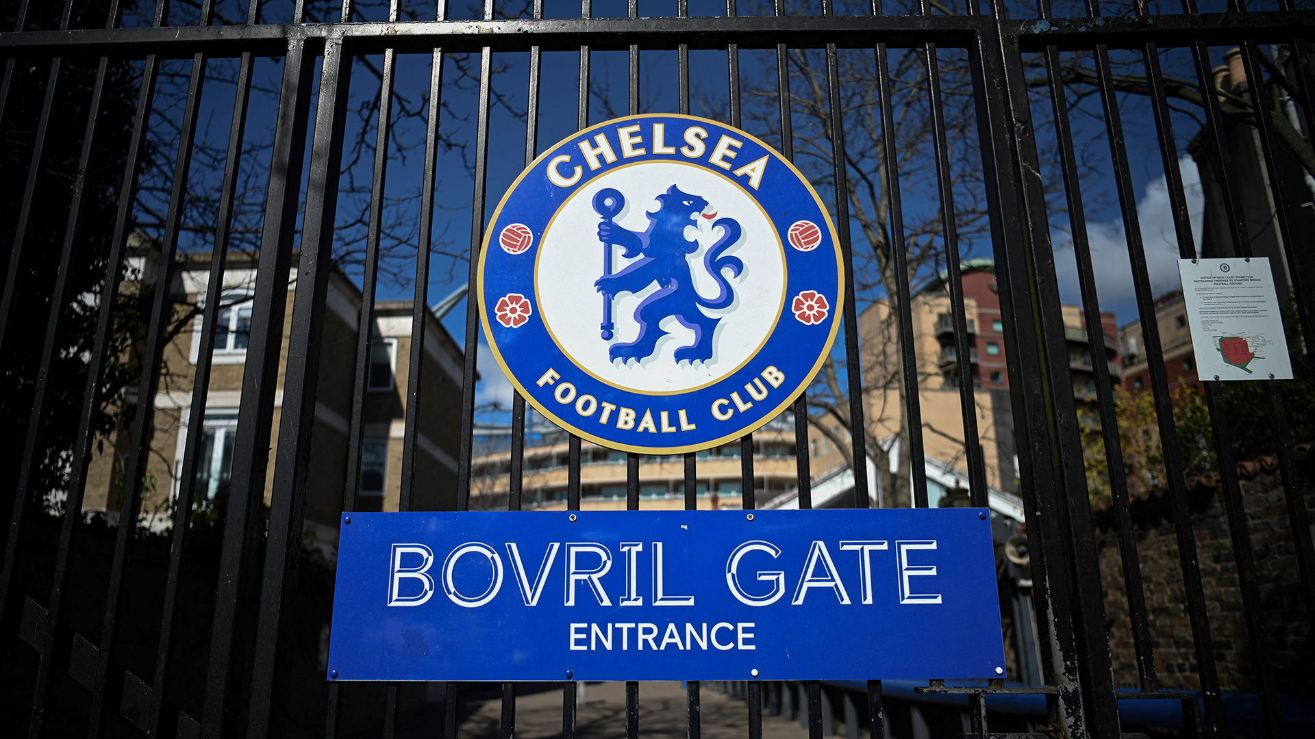 Das Eingang zum FC-Chelsea-Heimstadion Stamford Bridge in London.