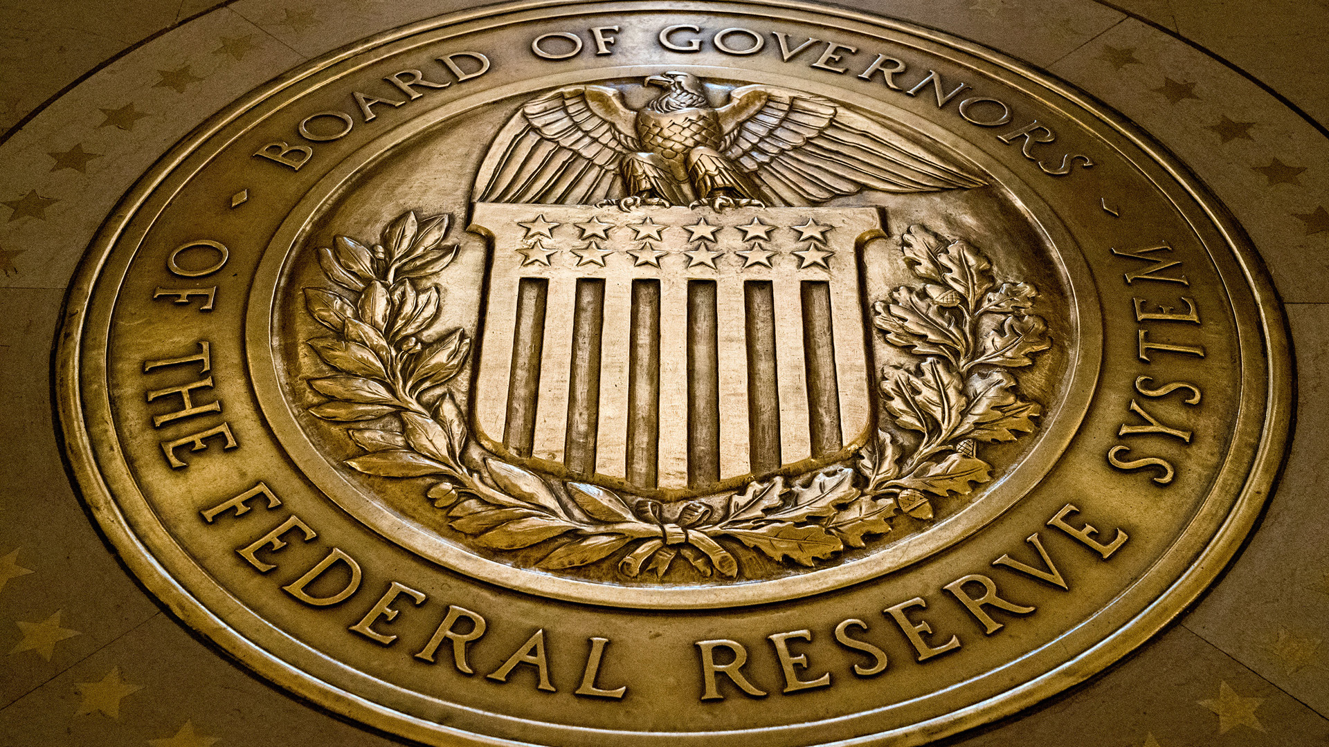 Logo der US-Notenbank Federal Reserve auf einer Bodenplatte | AP