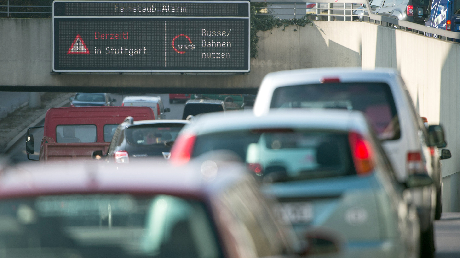 Autos fahren in Stuttgart | dpa