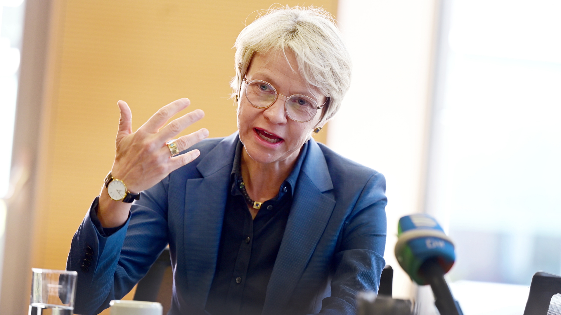 NRW-Schulministerin entschuldigt sich für verschobene Abiprüfungen