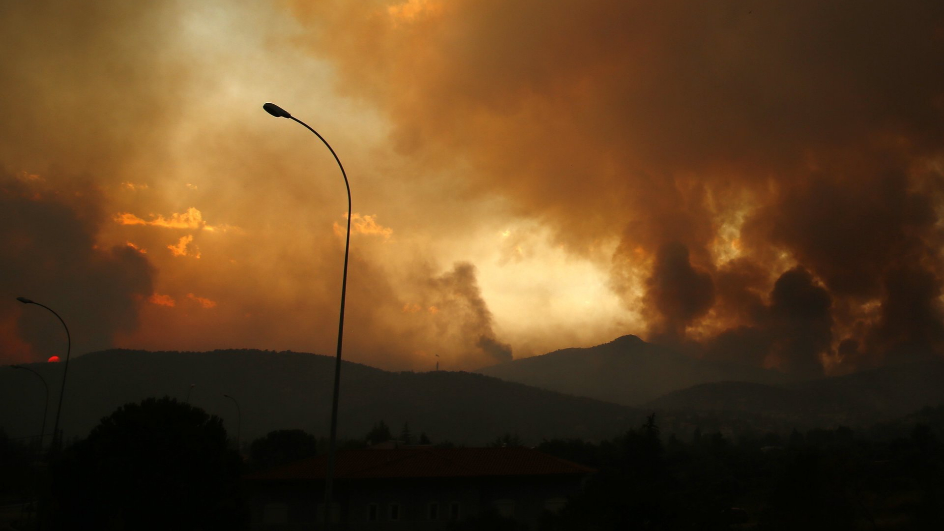 Waldbrand im Norden von Athen | AP