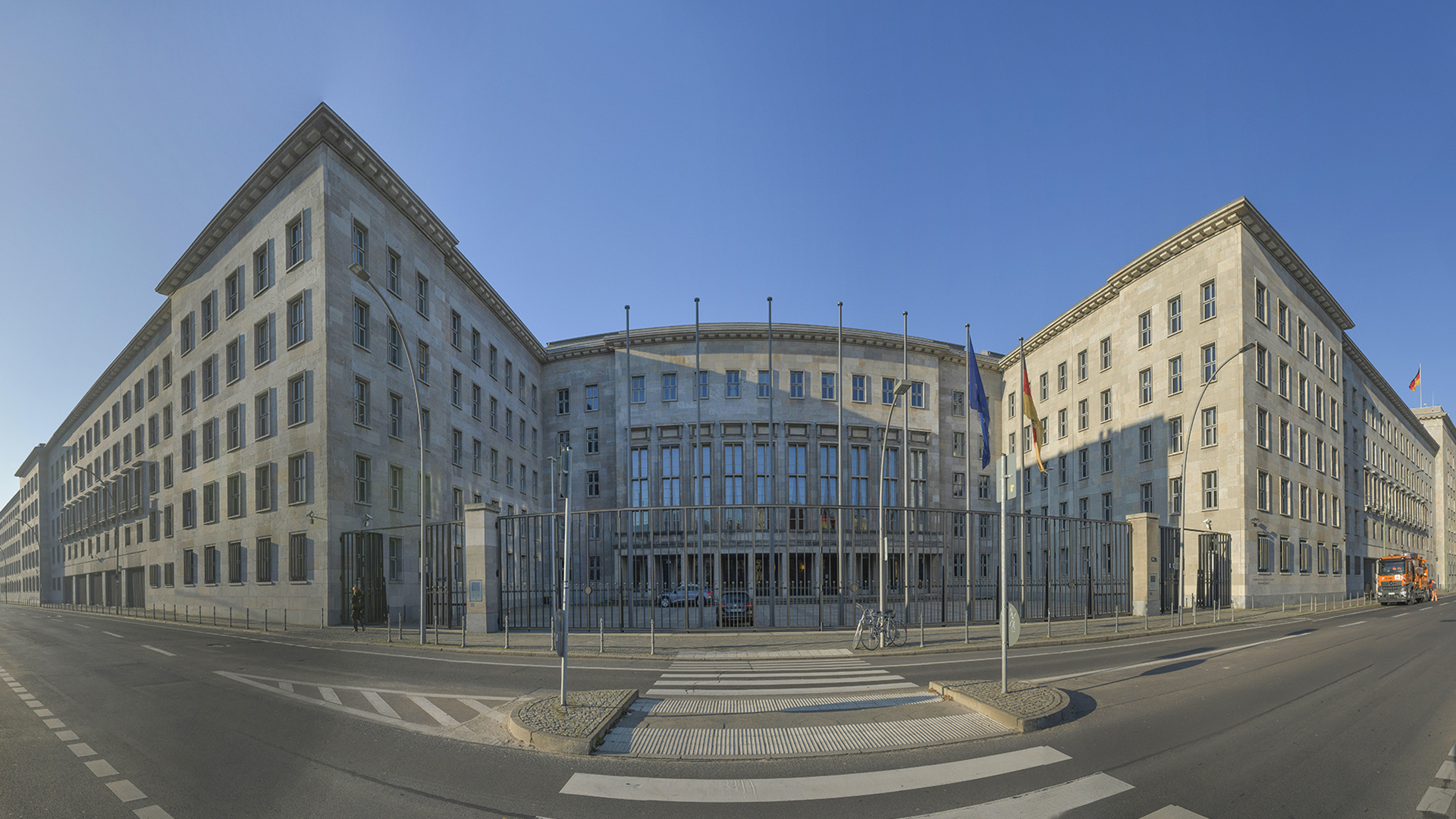 Bundesministerium der Finanzen, Wilhelmstraße, Berlin. | picture alliance / Bildagentur-o