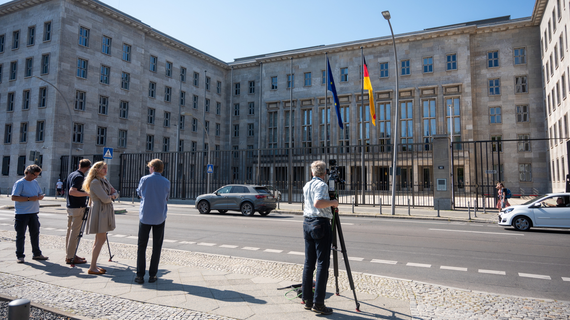 Die Durchsuchung der Staatsanwaltschaft Osnabrück im Bundesfinanzministerium sorgt für Schlagzeilen.