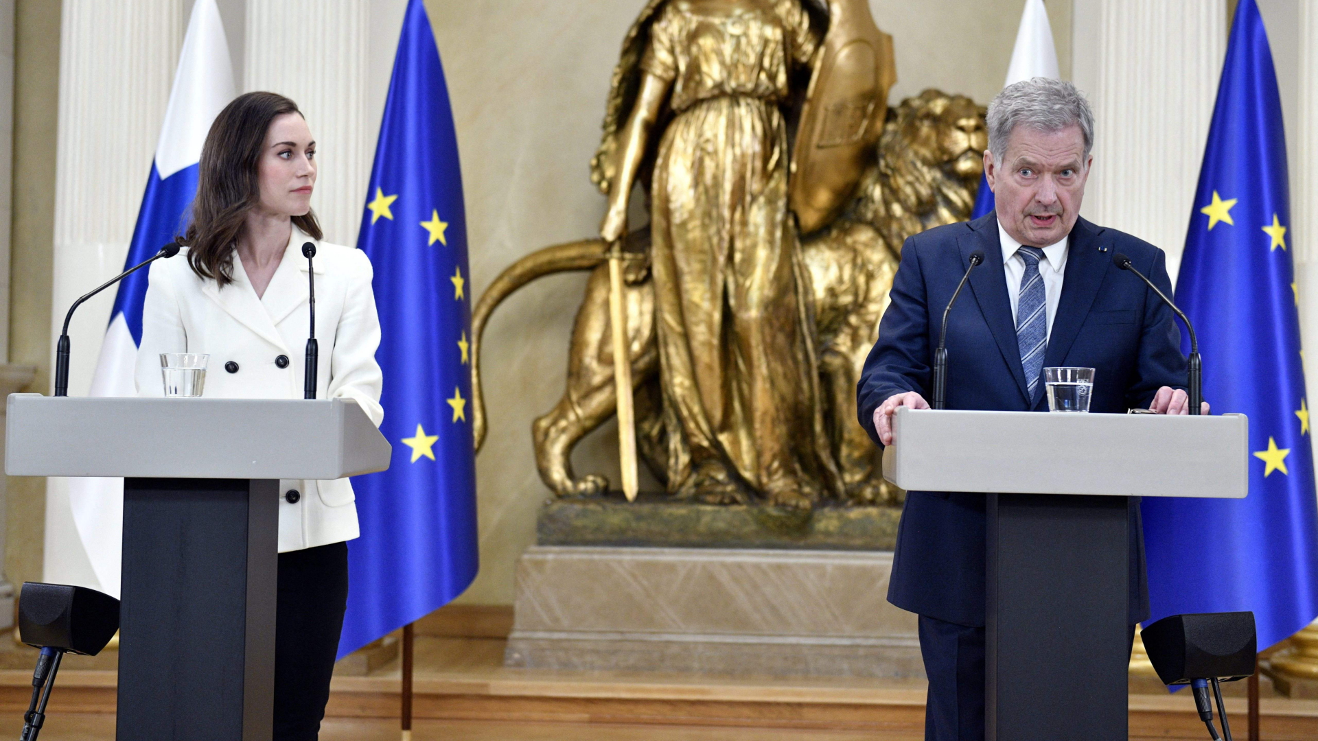 Der finnische Präsident Sauli Niinistö und Regierungschefin Sanna Marin | AFP