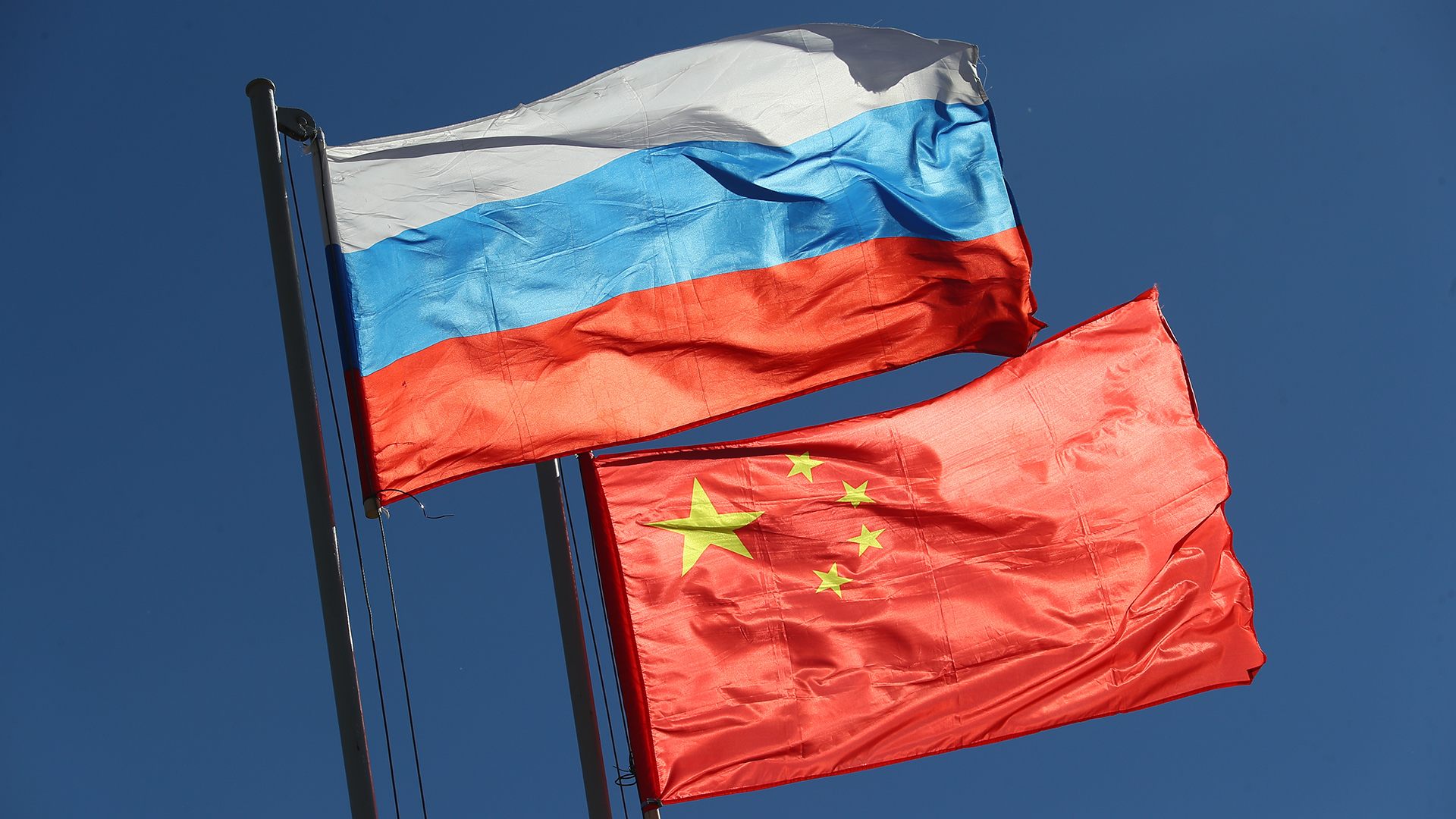 Die Flaggen von Russland und China | picture alliance/dpa/TASS