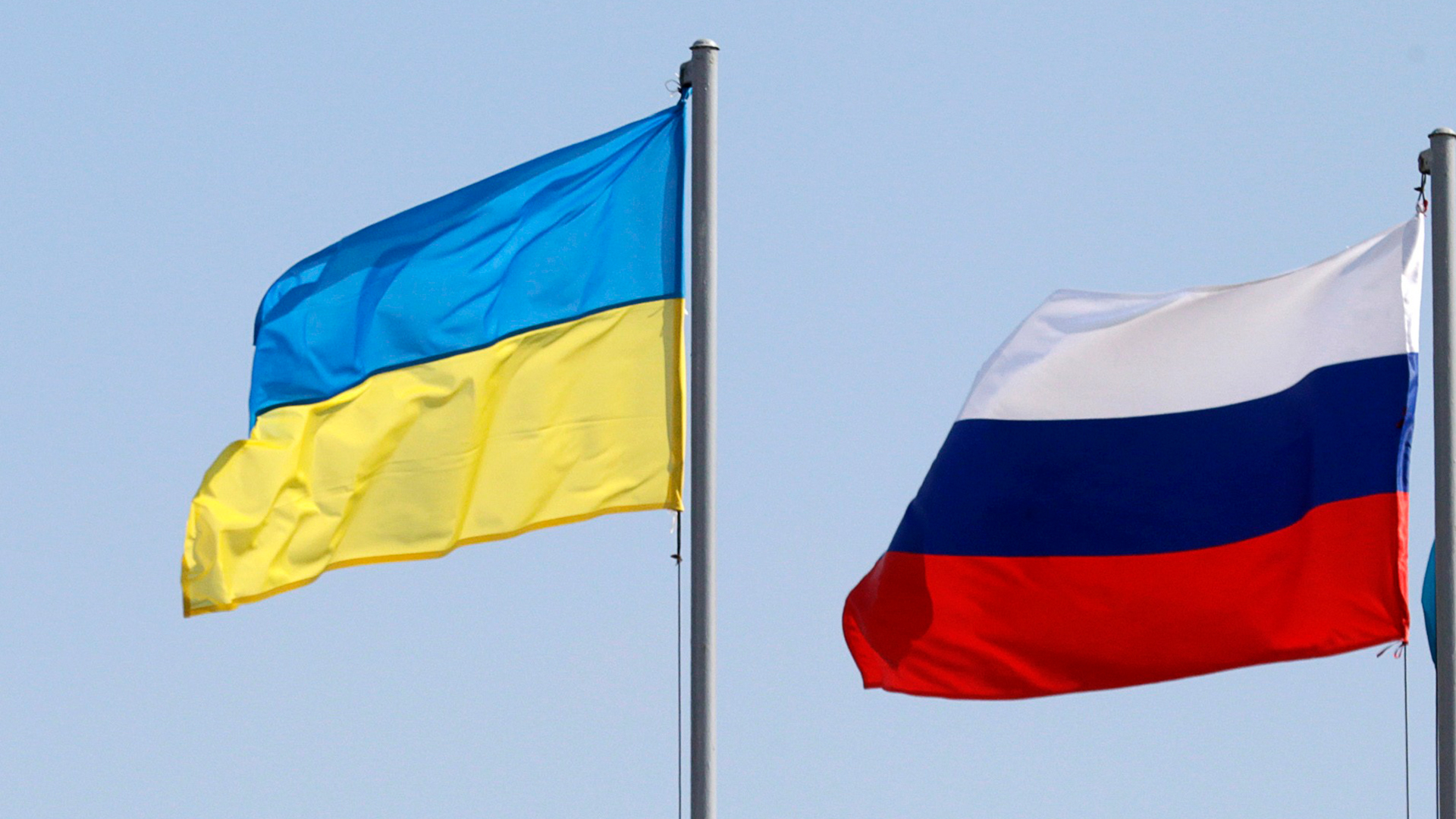 Die Flaggen von Russland und der Ukraine | Reuters