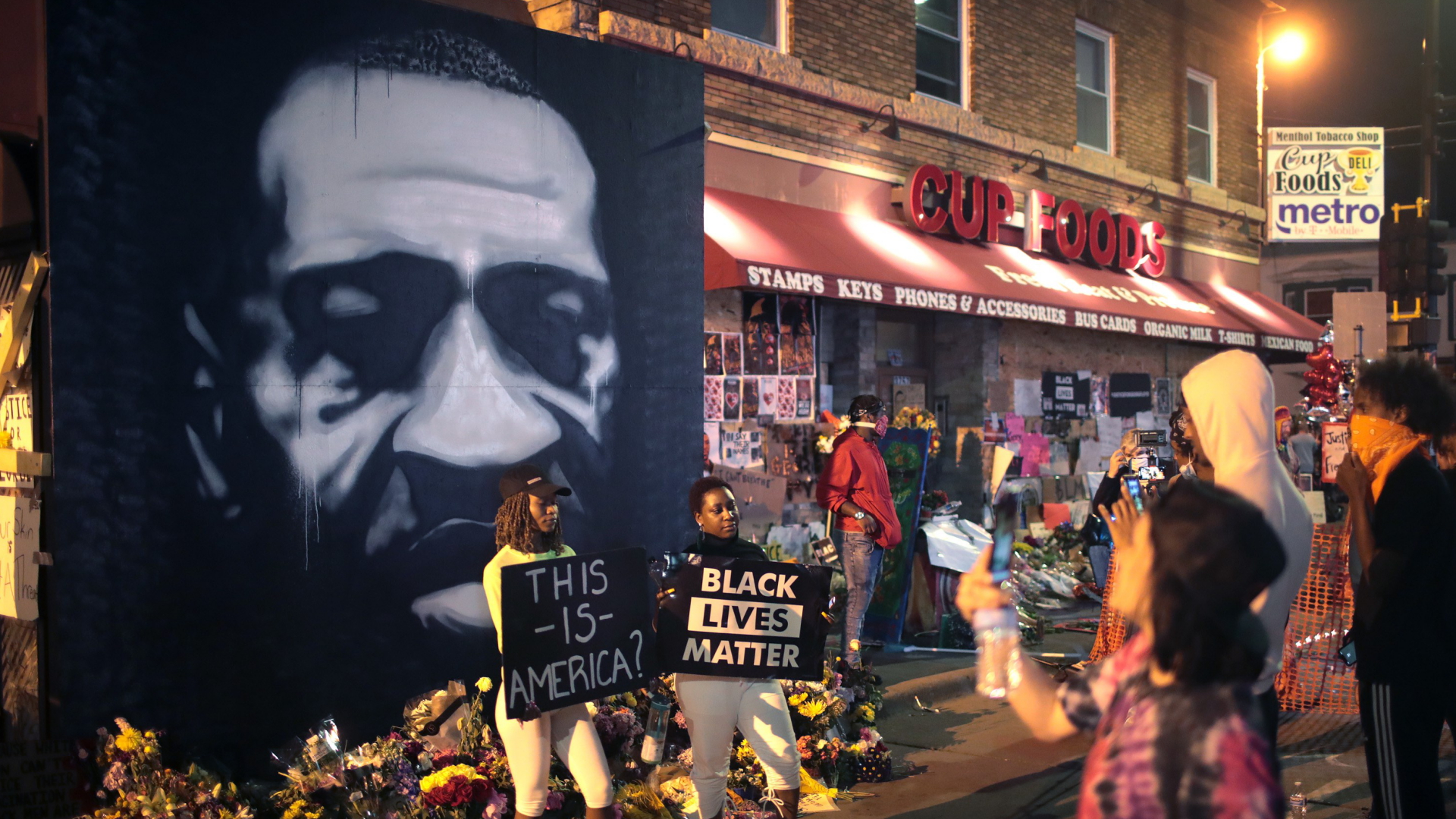 Proteste in Minneapolis an der Stelle, wo George Floyd getötet wurde. | AFP