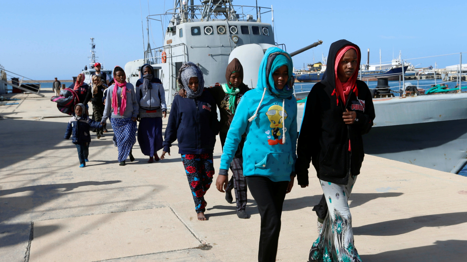 Von der libyschen Küstenwache aufgegriffene Flüchtlinge