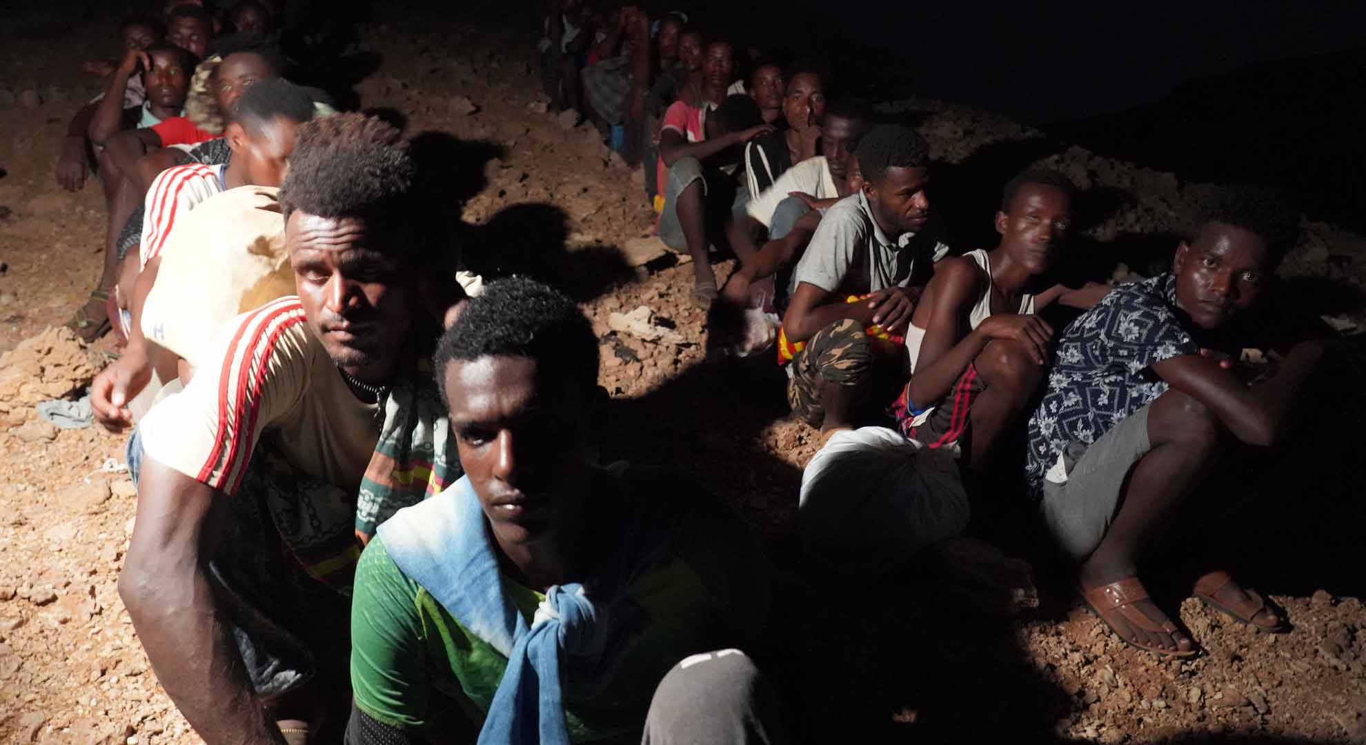 Migranten, die an der Küste nahe Obock in Dschibuti darauf warten, per Boot in den Jemen transportiert zu werden.  | ARD Nairobi