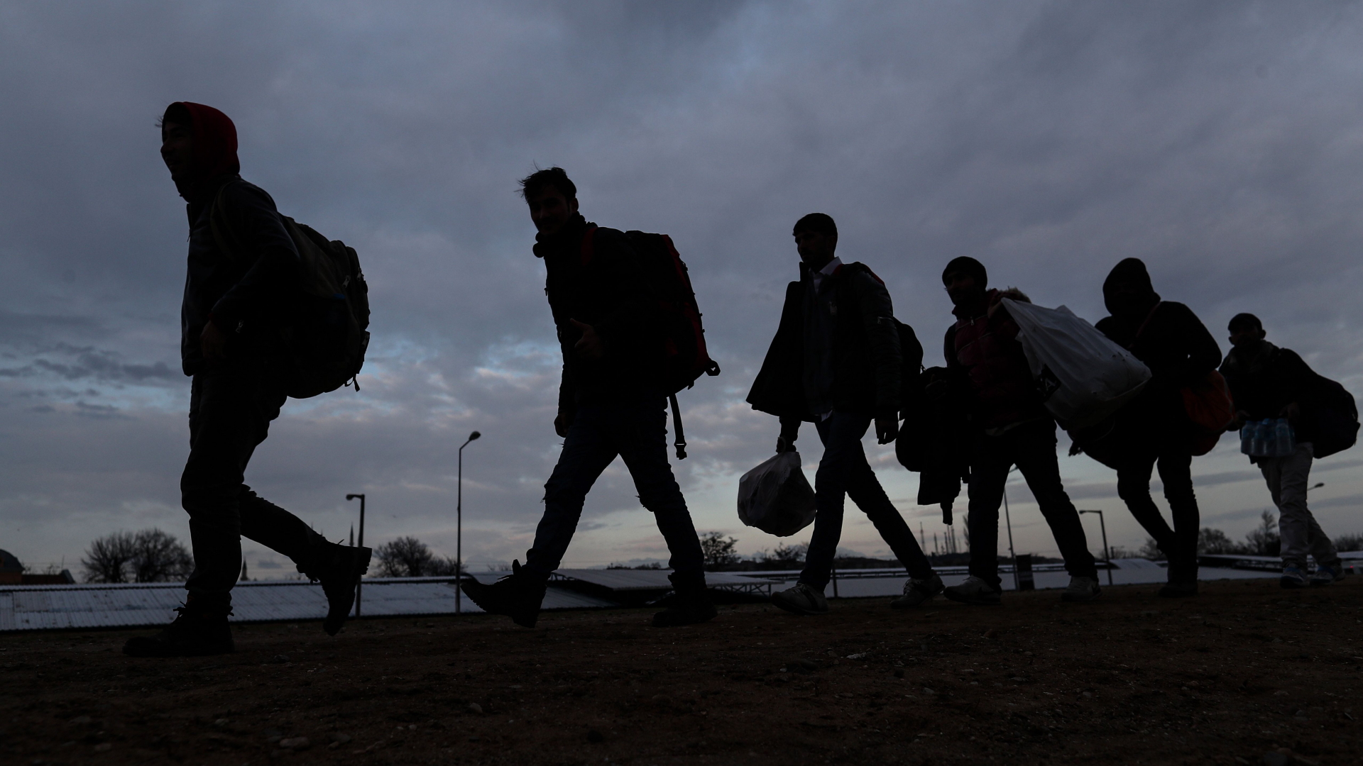 Flüchtlinge an der türkisch-griechischen Grenze. | SEDAT SUNA/EPA-EFE/Shutterstock