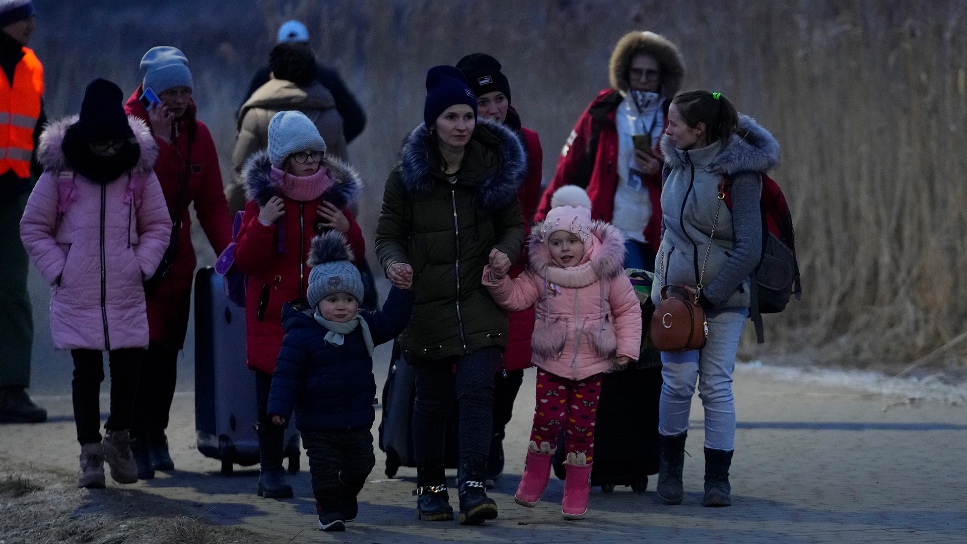 Ukrainische Flüchtlinge kommen in Polen an. | AP