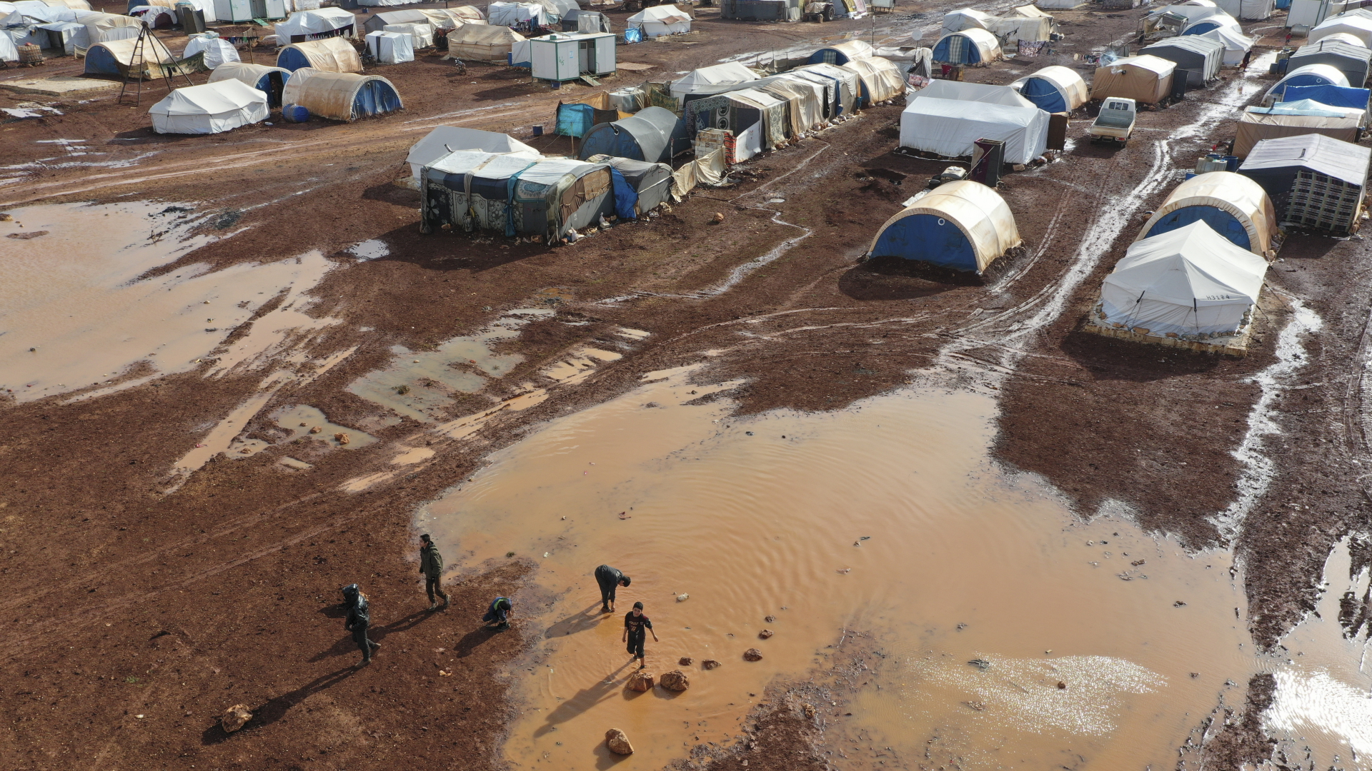 Blick auf ein Lager für Binnenflüchtlinge in der Nähe des Dorfes Kafr Aruq in Syrien (Archivbild aus dem Januar 2021) | dpa
