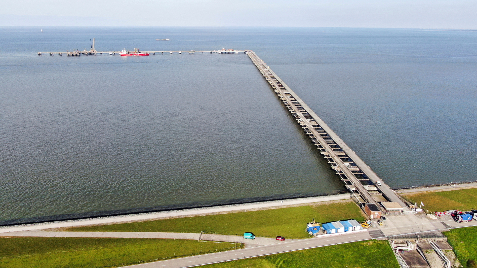 Das neue Flüssiggas-Terminal in Wilhelmshaven | REUTERS
