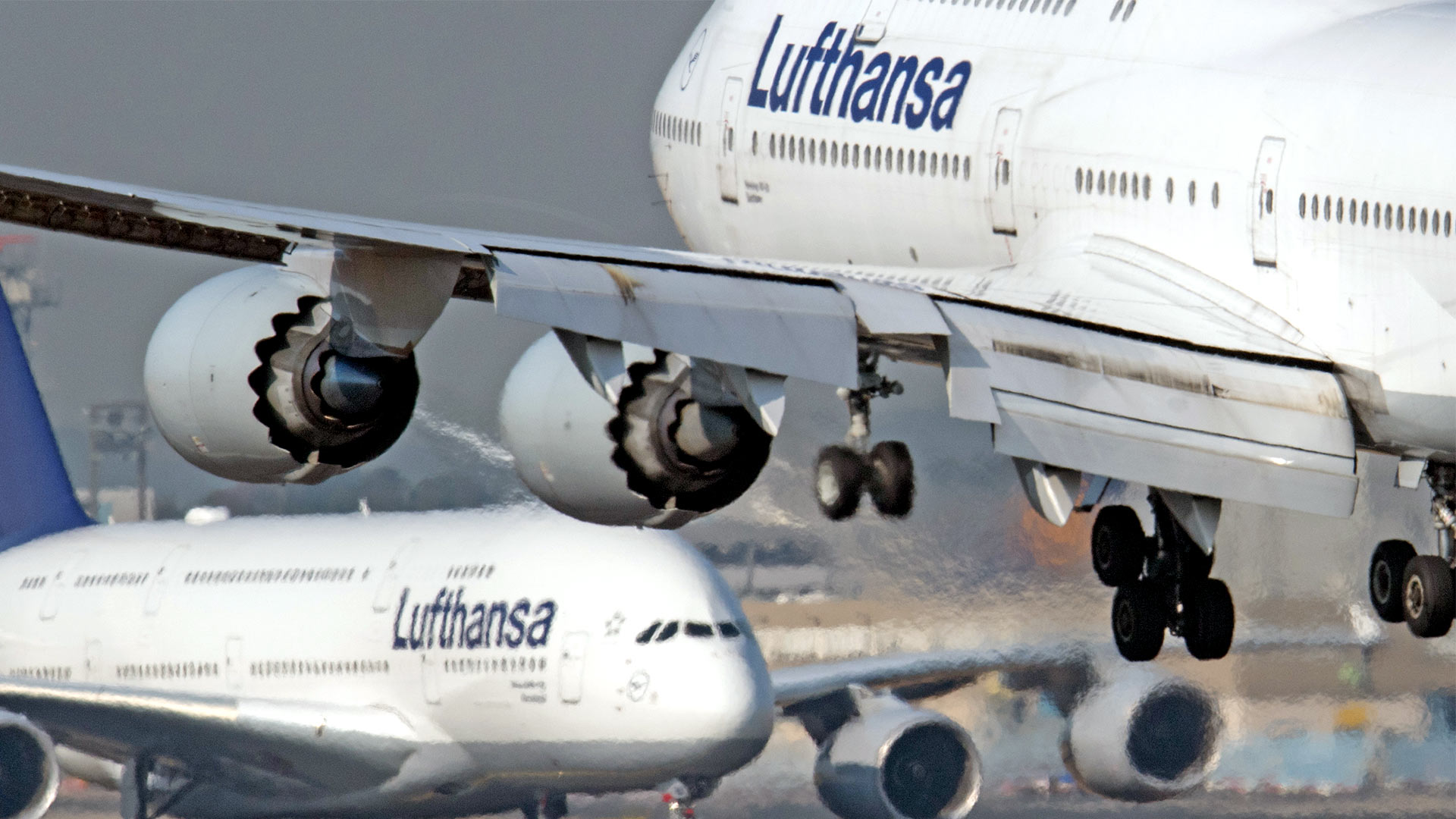 Lufthansa-Flugzeuge am Boden und beim Start