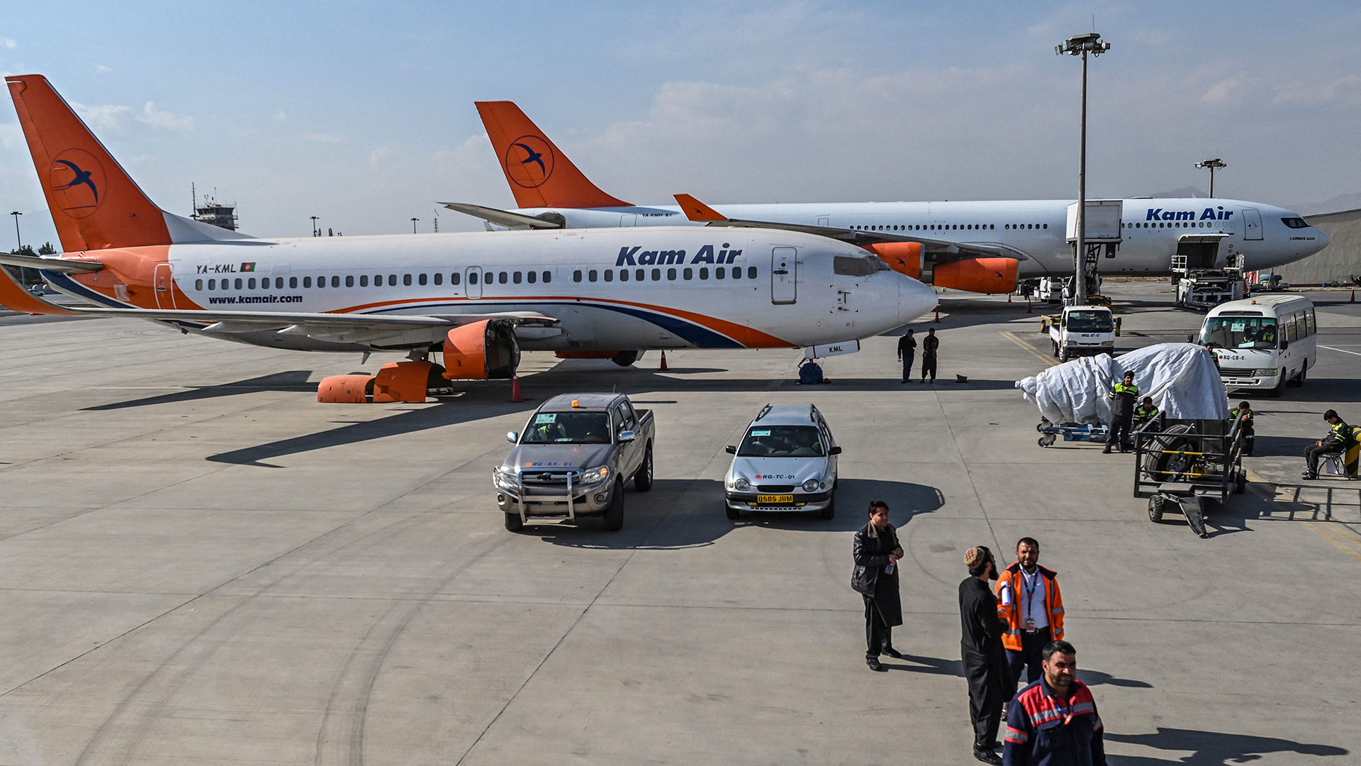Verkehrsflugzeuge stehen auf dem Flughafen von Kabul. | AFP