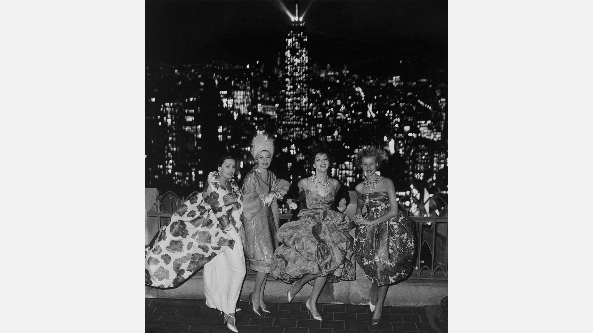 F.C. Gundlach, Berliner Mode, fotografiert auf dem Dach des RCA Building, New York 1958 | Stiftung F.C. Gundlach, Hamburg; Repro: Anja Elisabeth Witte