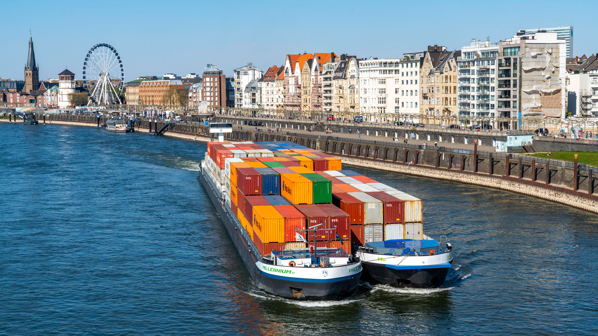 Container Frachtschiff auf dem Rhein. | picture alliance / Jochen Tack